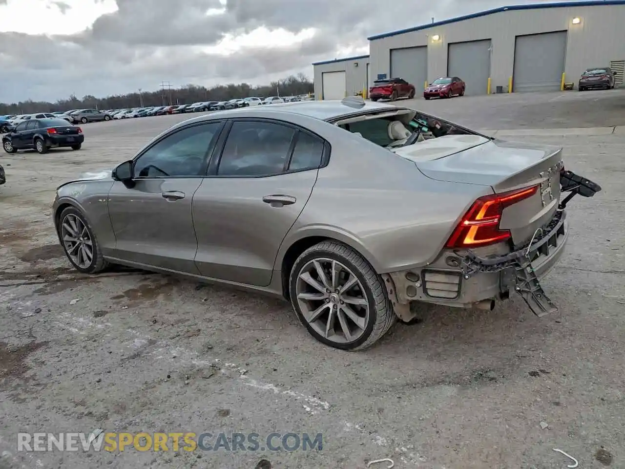 2 Photograph of a damaged car 7JR102FZ4MG118346 VOLVO S60 2021