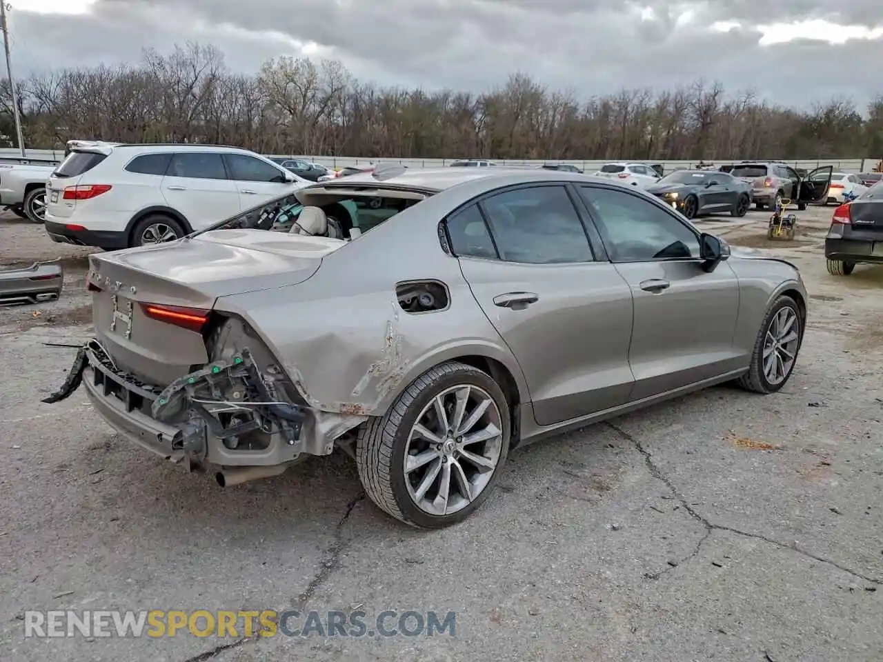 3 Photograph of a damaged car 7JR102FZ4MG118346 VOLVO S60 2021