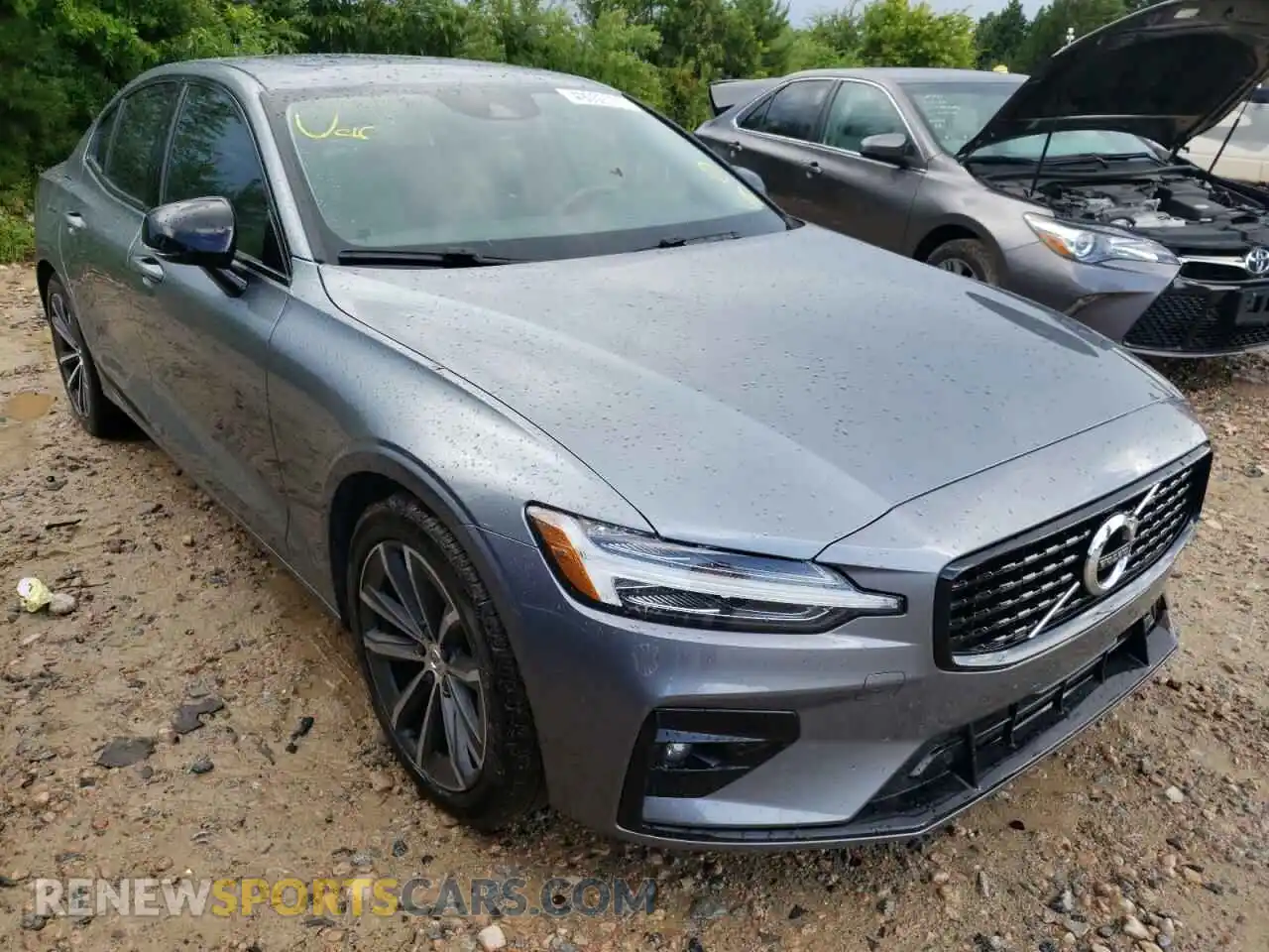 1 Photograph of a damaged car 7JR102FZ4MG118556 VOLVO S60 2021