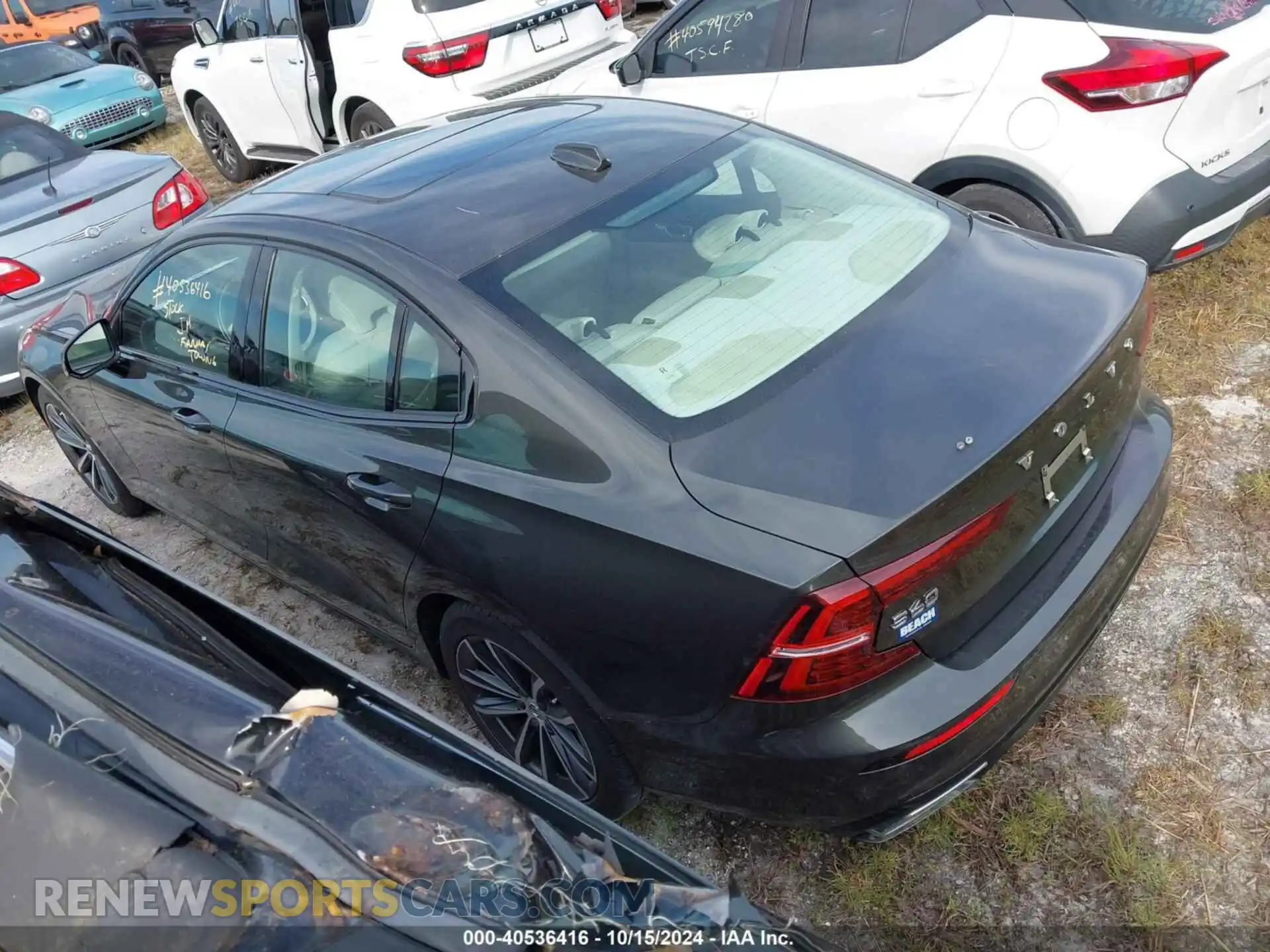 3 Photograph of a damaged car 7JR102FZXMG123602 VOLVO S60 2021