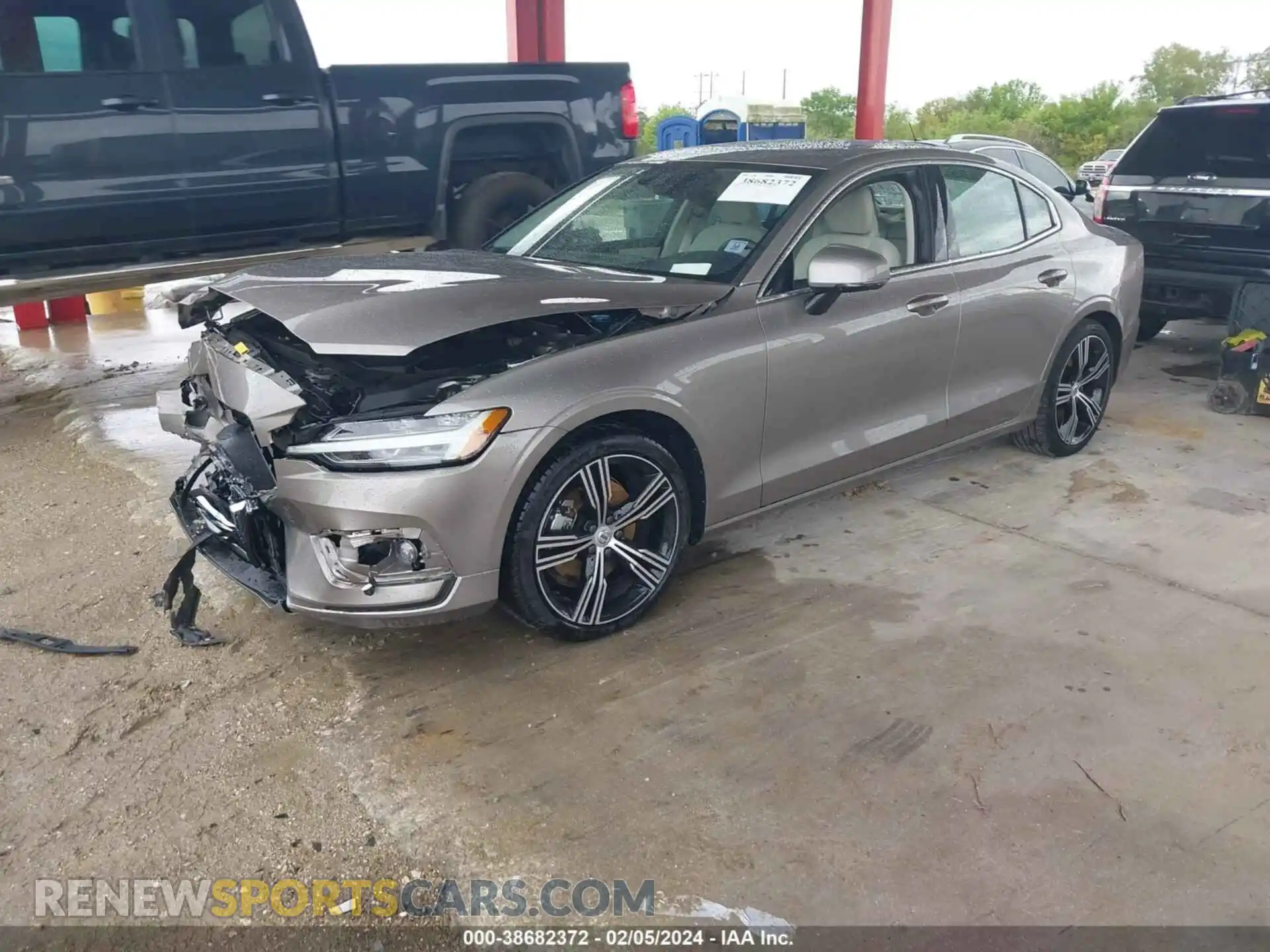 2 fotografías del automóvil dañado 7JR102TL6MG123998 VOLVO S60 2021