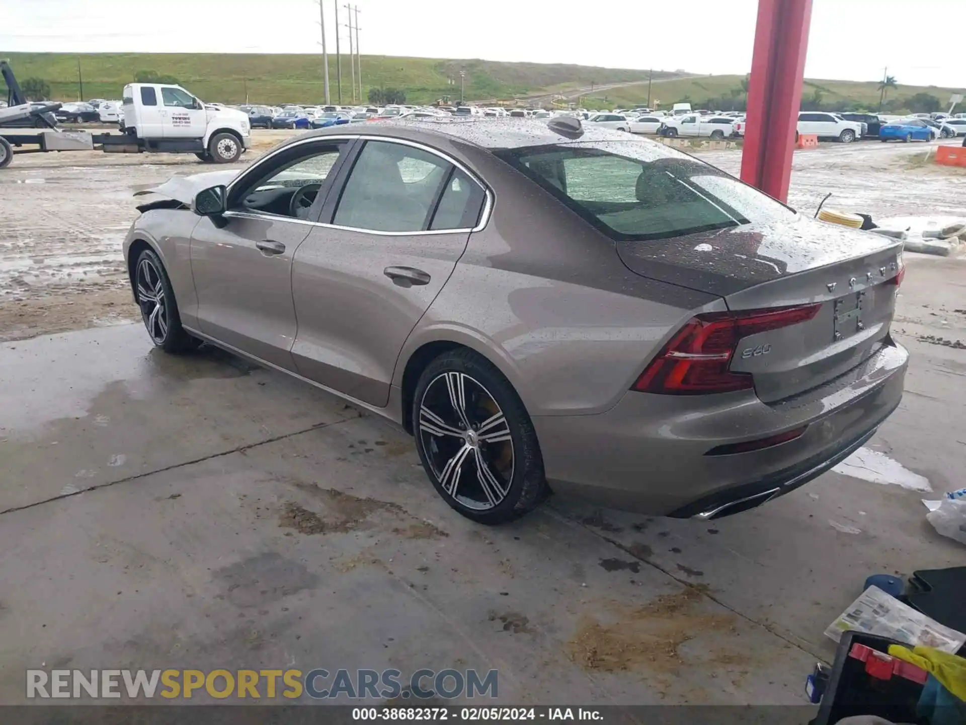 3 fotografías del automóvil dañado 7JR102TL6MG123998 VOLVO S60 2021