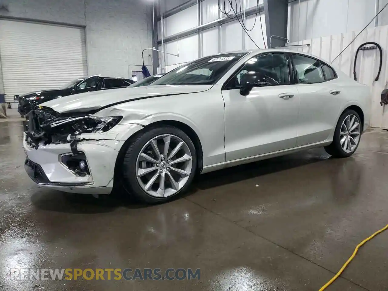 1 Photograph of a damaged car 7JR102TZ0MG119577 VOLVO S60 2021
