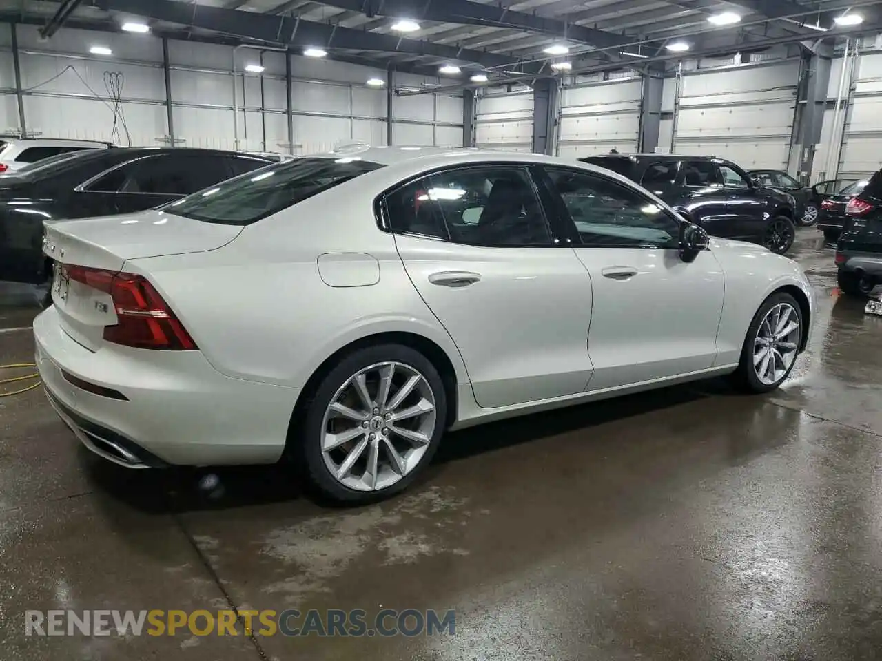 3 Photograph of a damaged car 7JR102TZ0MG119577 VOLVO S60 2021