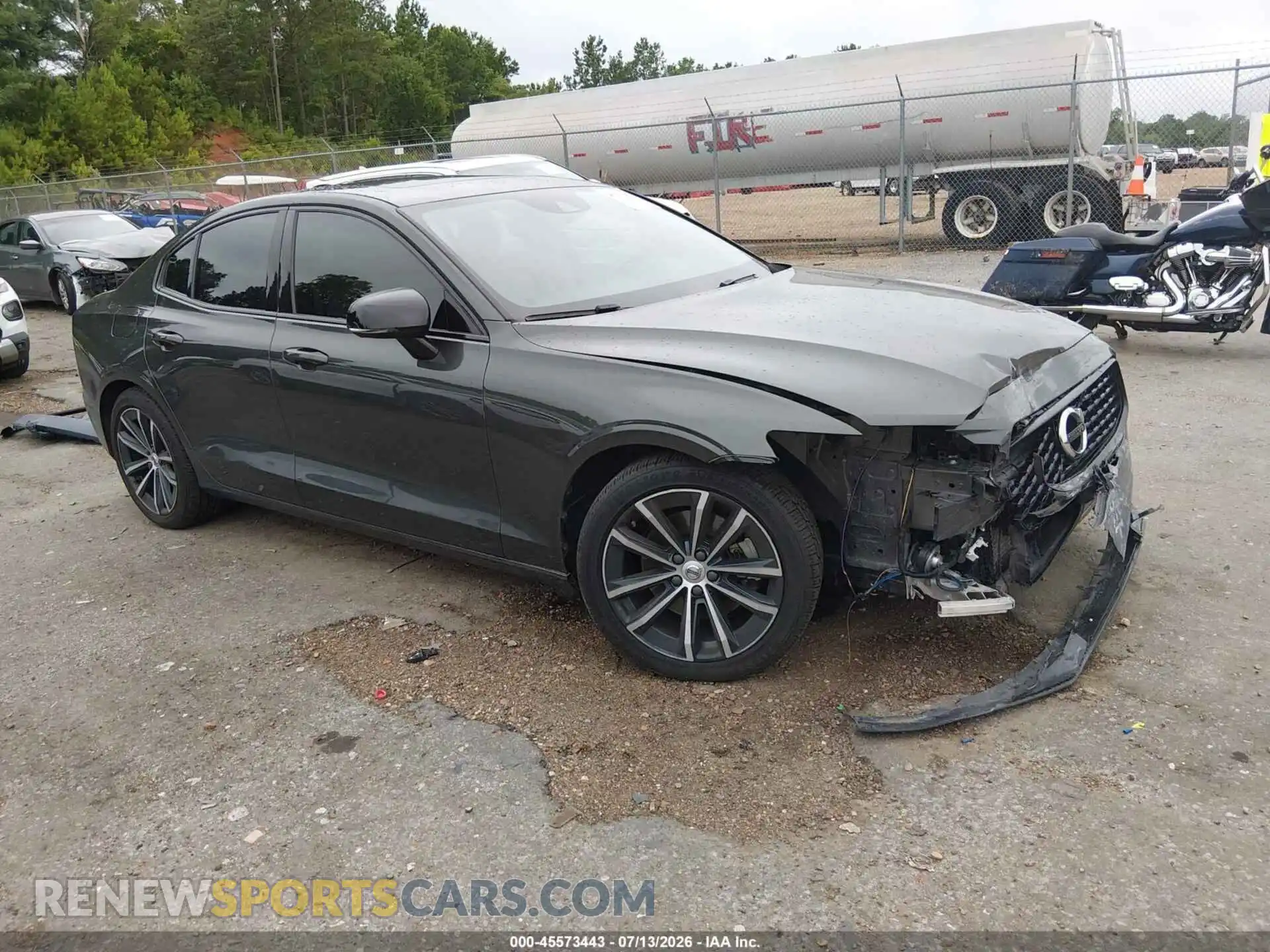 1 Photograph of a damaged car 7JR102TZ1MG118633 VOLVO S60 2021