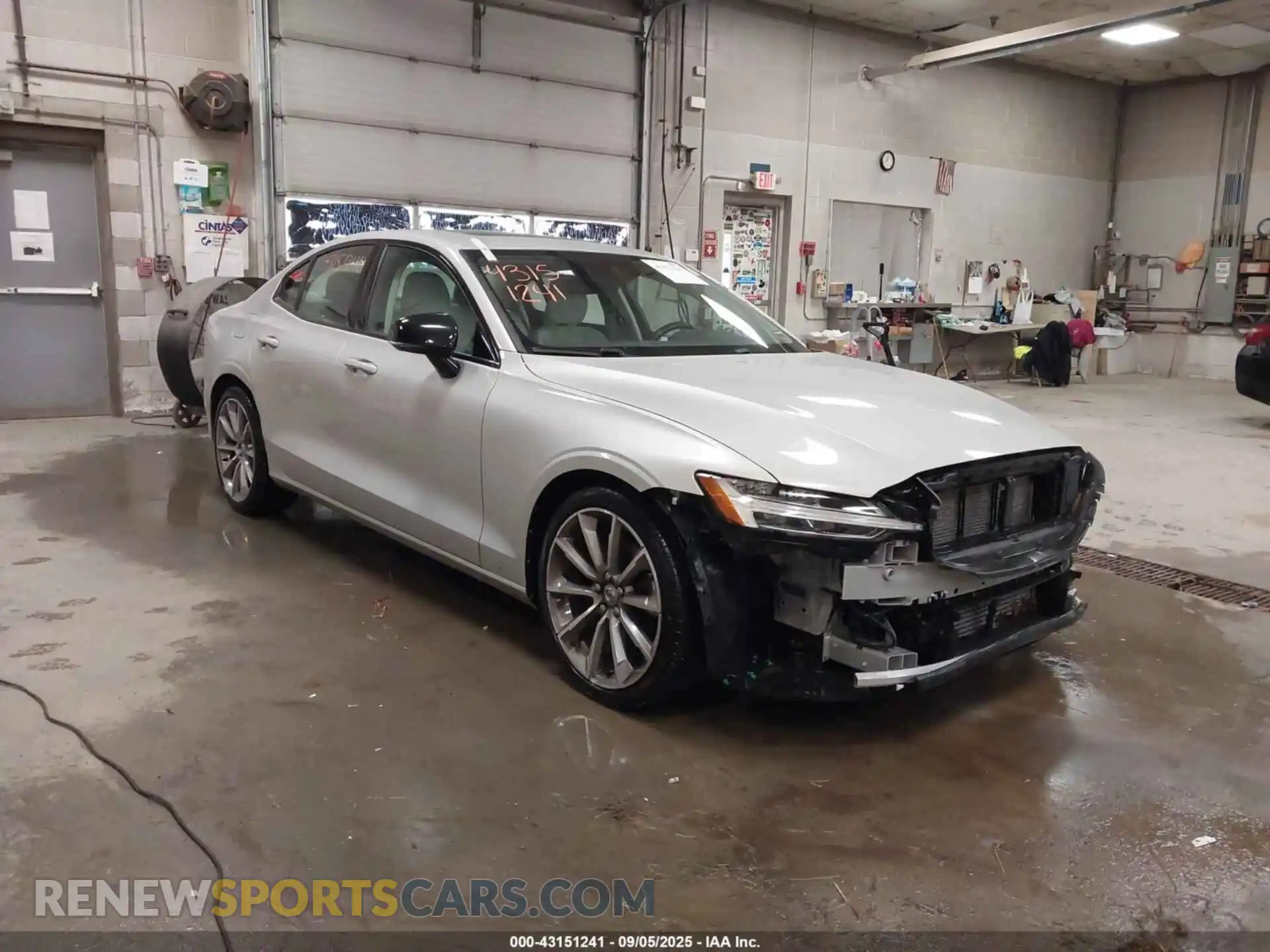 1 Photograph of a damaged car 7JR102TZ3MG112896 VOLVO S60 2021