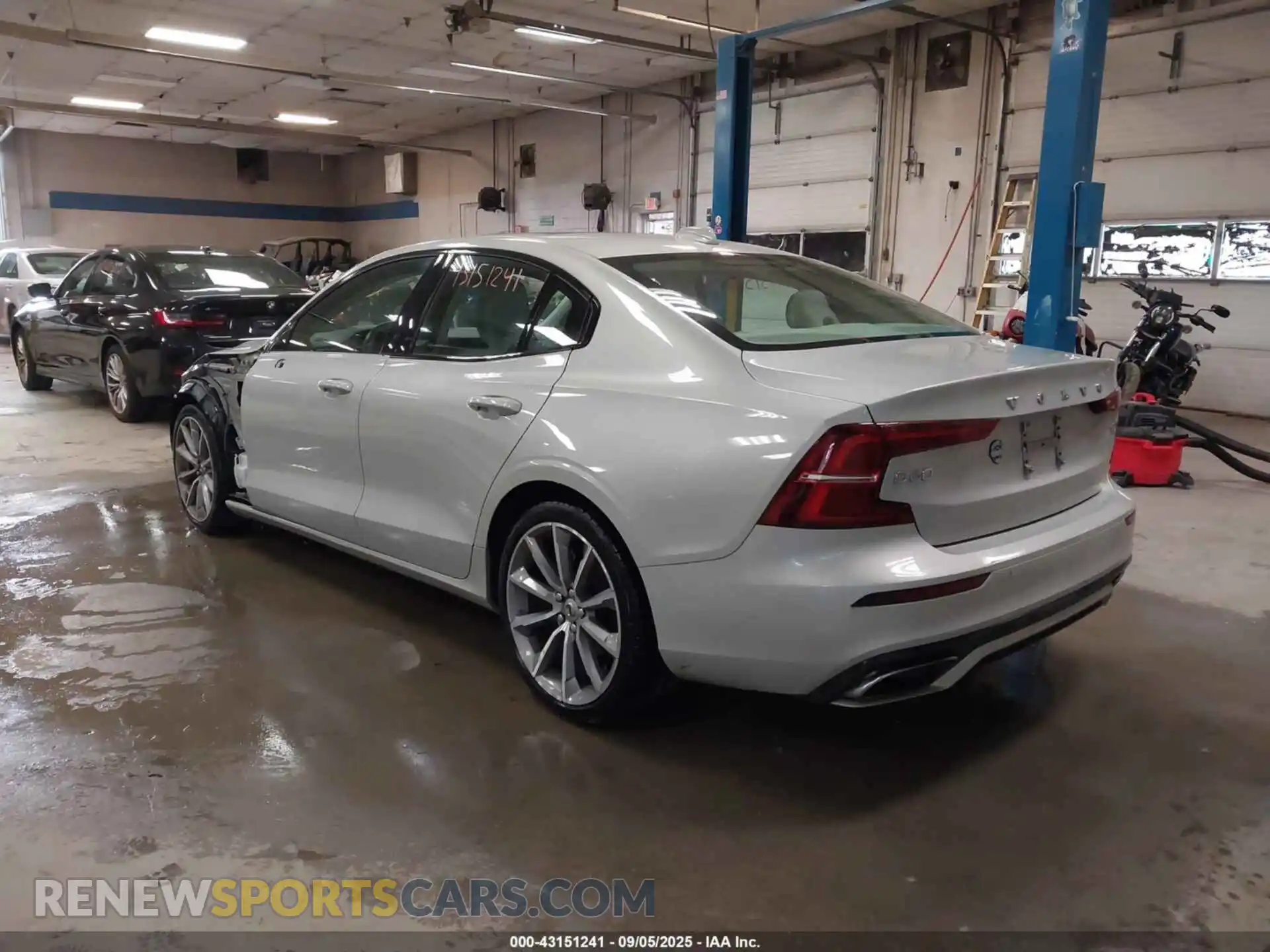 3 Photograph of a damaged car 7JR102TZ3MG112896 VOLVO S60 2021