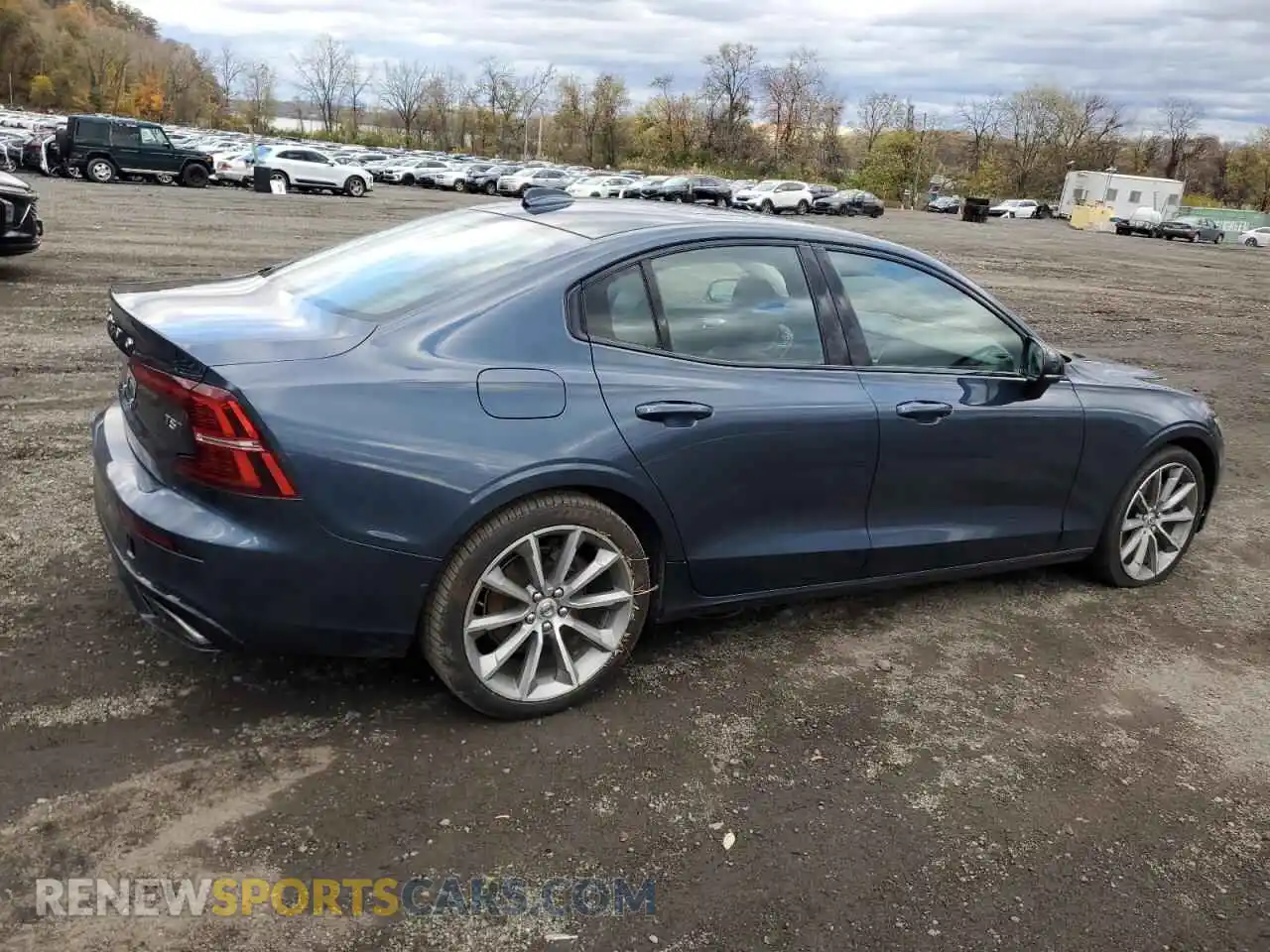 3 Photograph of a damaged car 7JR102TZ7MG113114 VOLVO S60 2021
