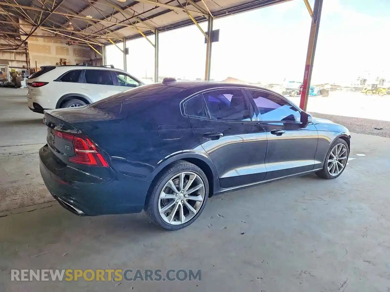 3 Photograph of a damaged car 7JR102TZ9MG103846 VOLVO S60 2021