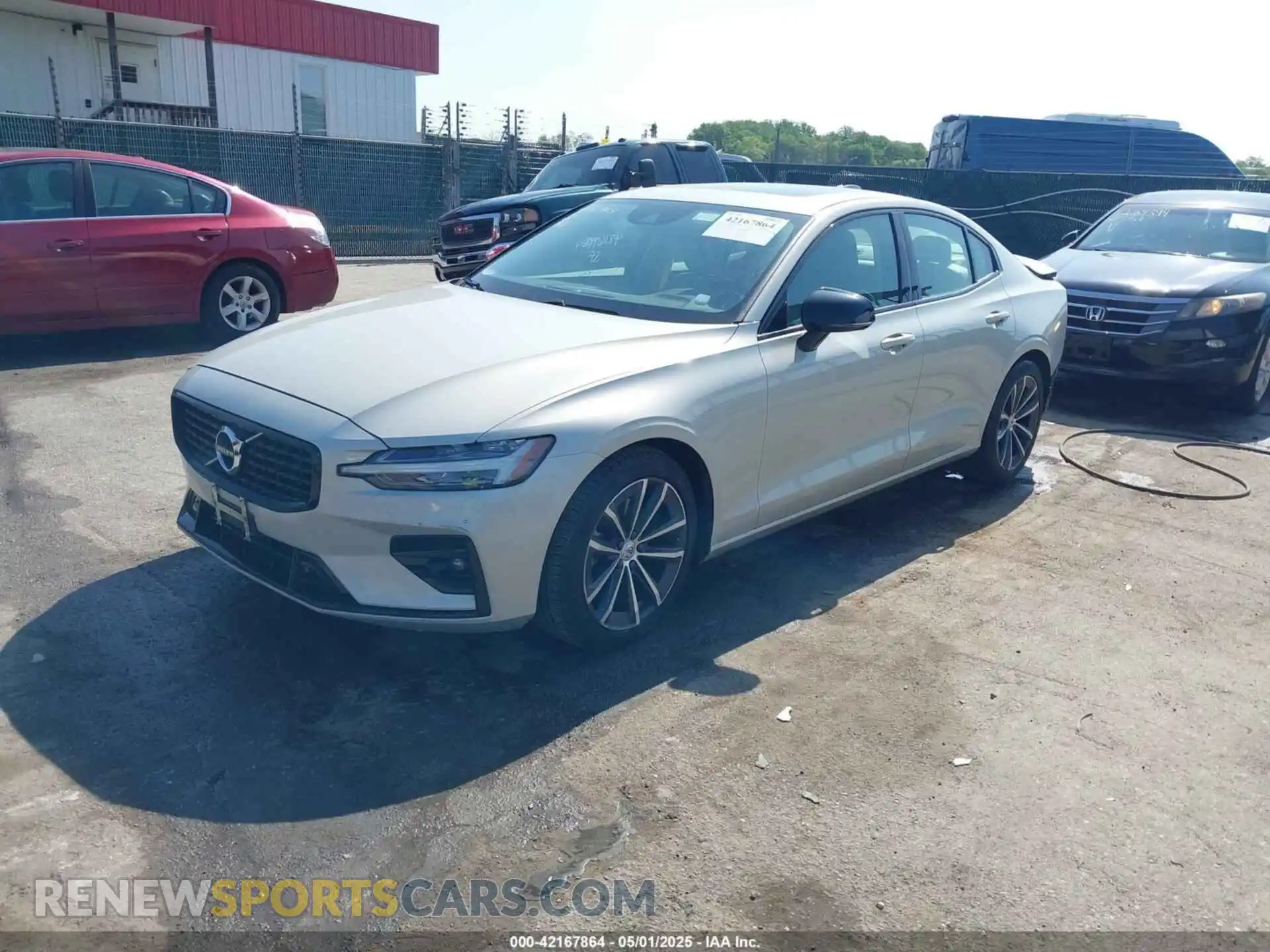2 fotografías del automóvil dañado 7JR102TZ9MG109307 VOLVO S60 2021