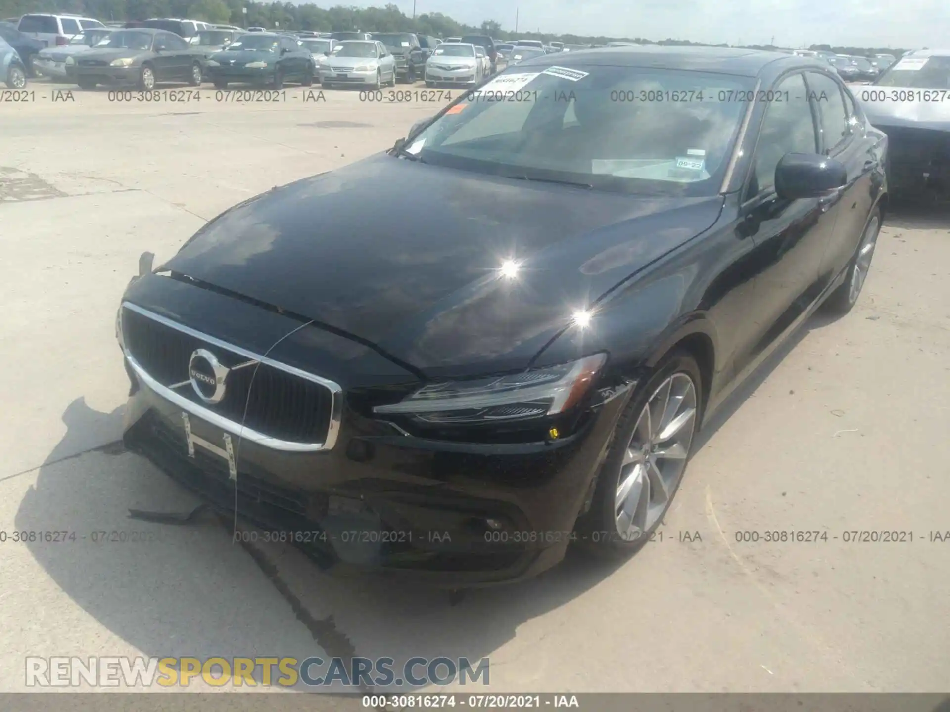 2 fotografías del automóvil dañado 7JRA22TK3MG081582 VOLVO S60 2021
