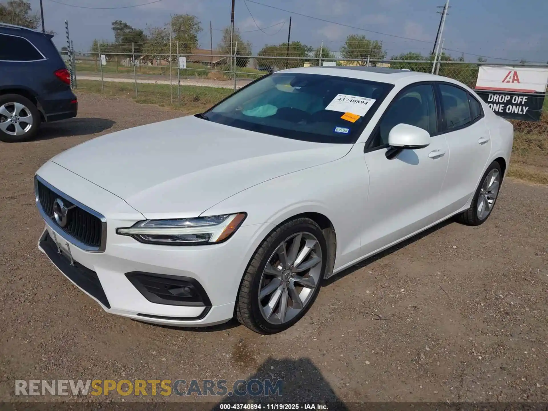 2 Photograph of a damaged car 7JRA22TK5MG081731 VOLVO S60 2021