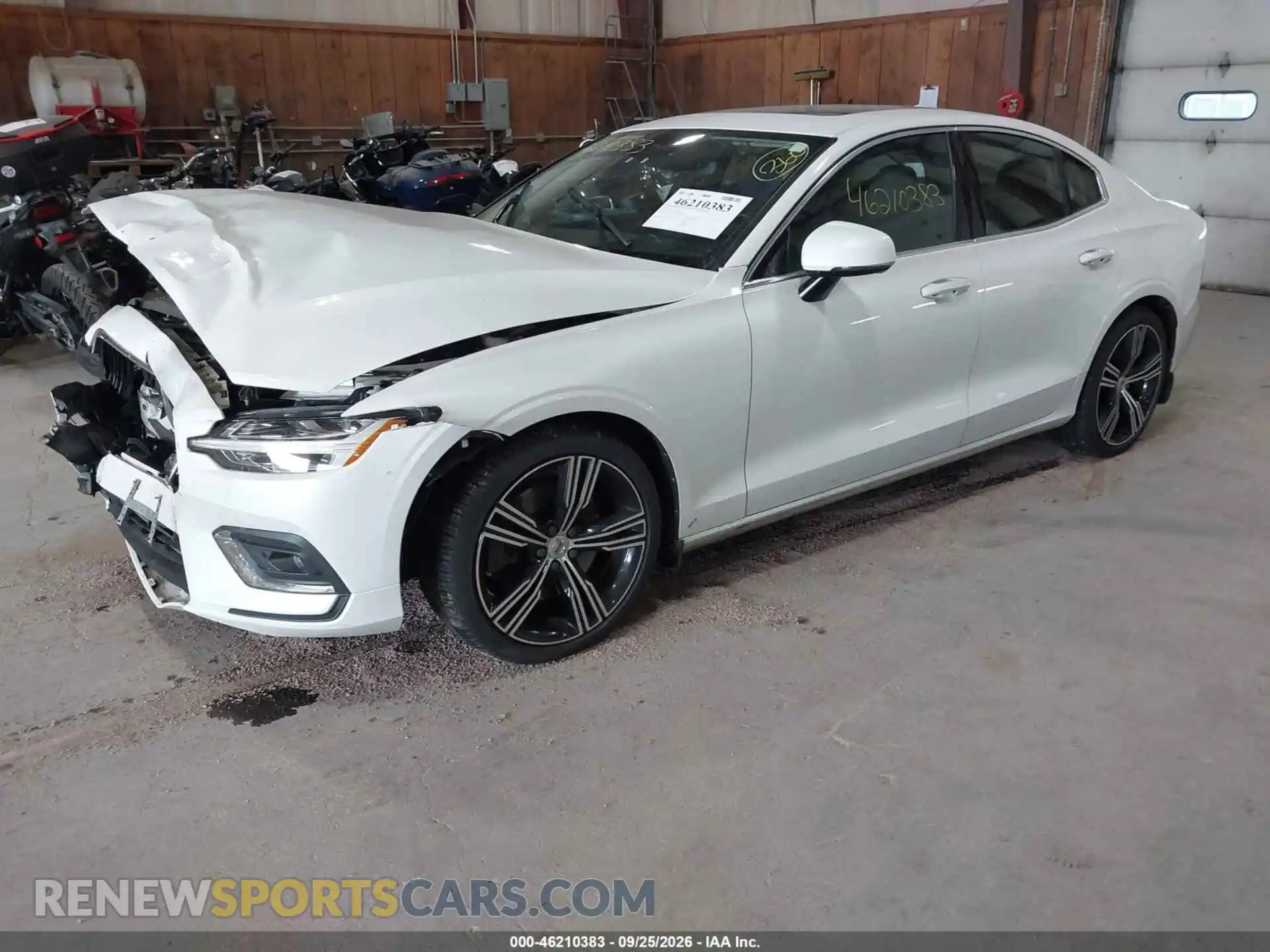 2 fotografías del automóvil dañado 7JRA22TL2MG080643 VOLVO S60 2021