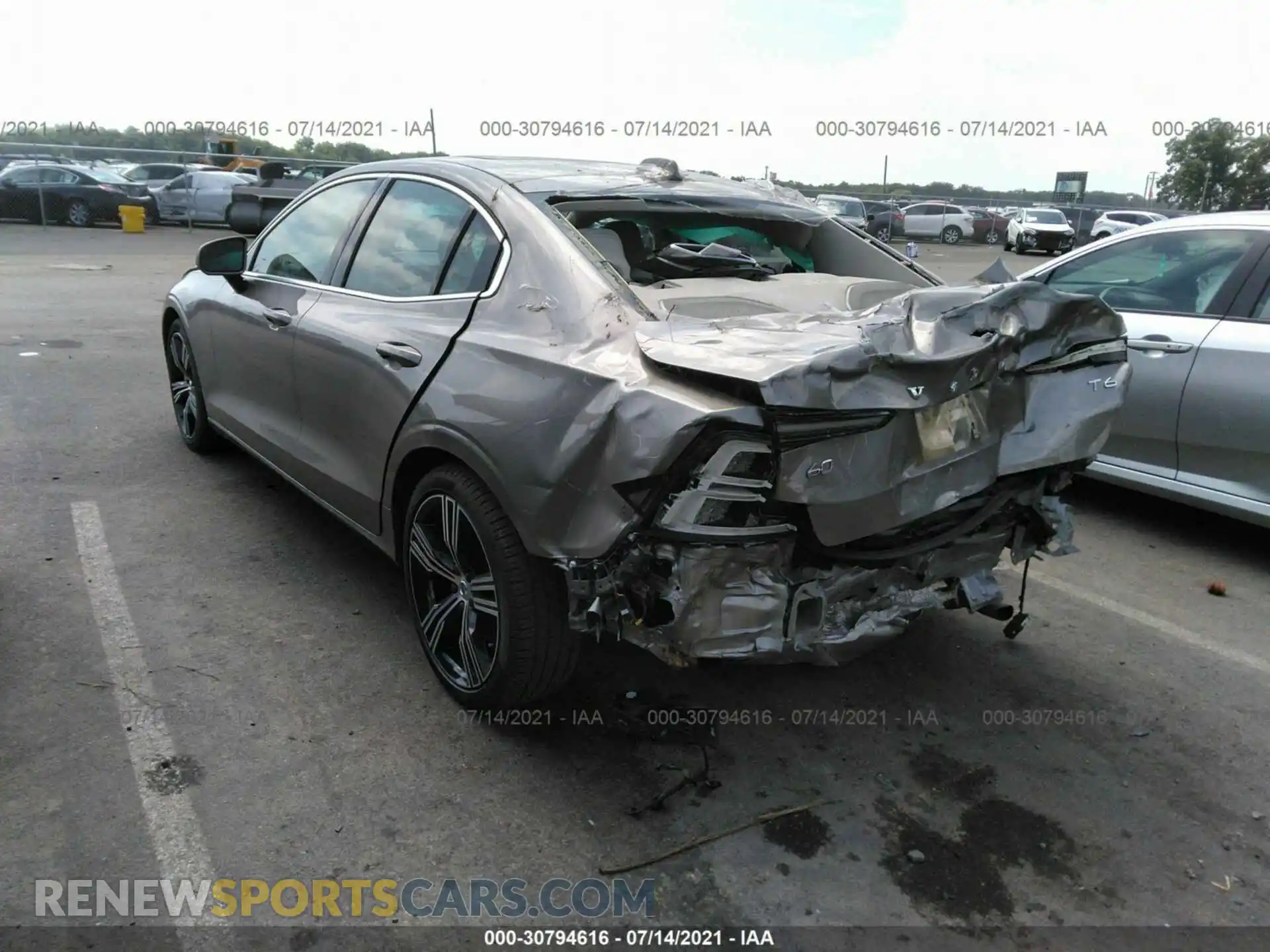 3 Photograph of a damaged car 7JRA22TL3MG091666 VOLVO S60 2021