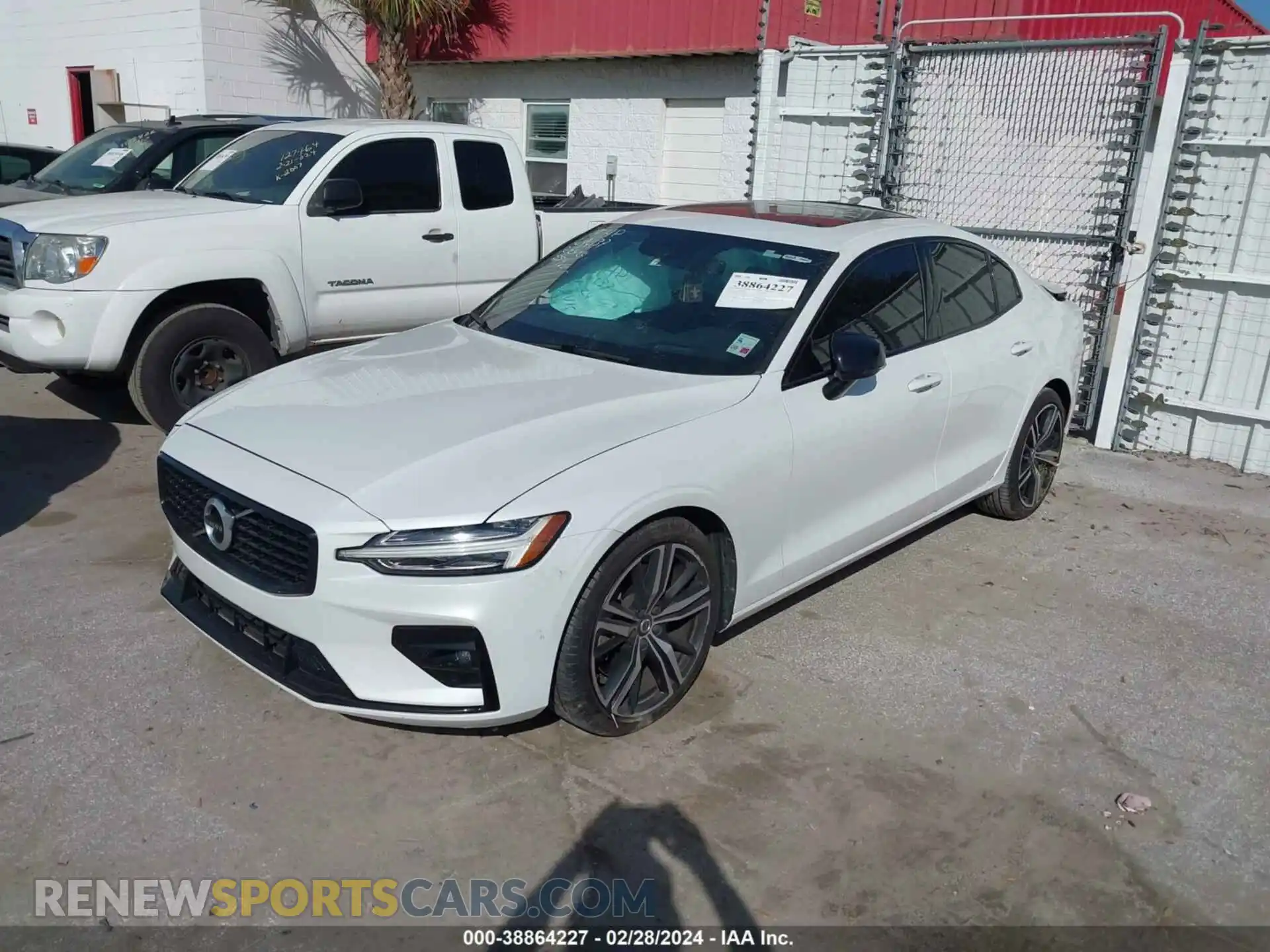 2 Photograph of a damaged car 7JRA22TM3MG092468 VOLVO S60 2021