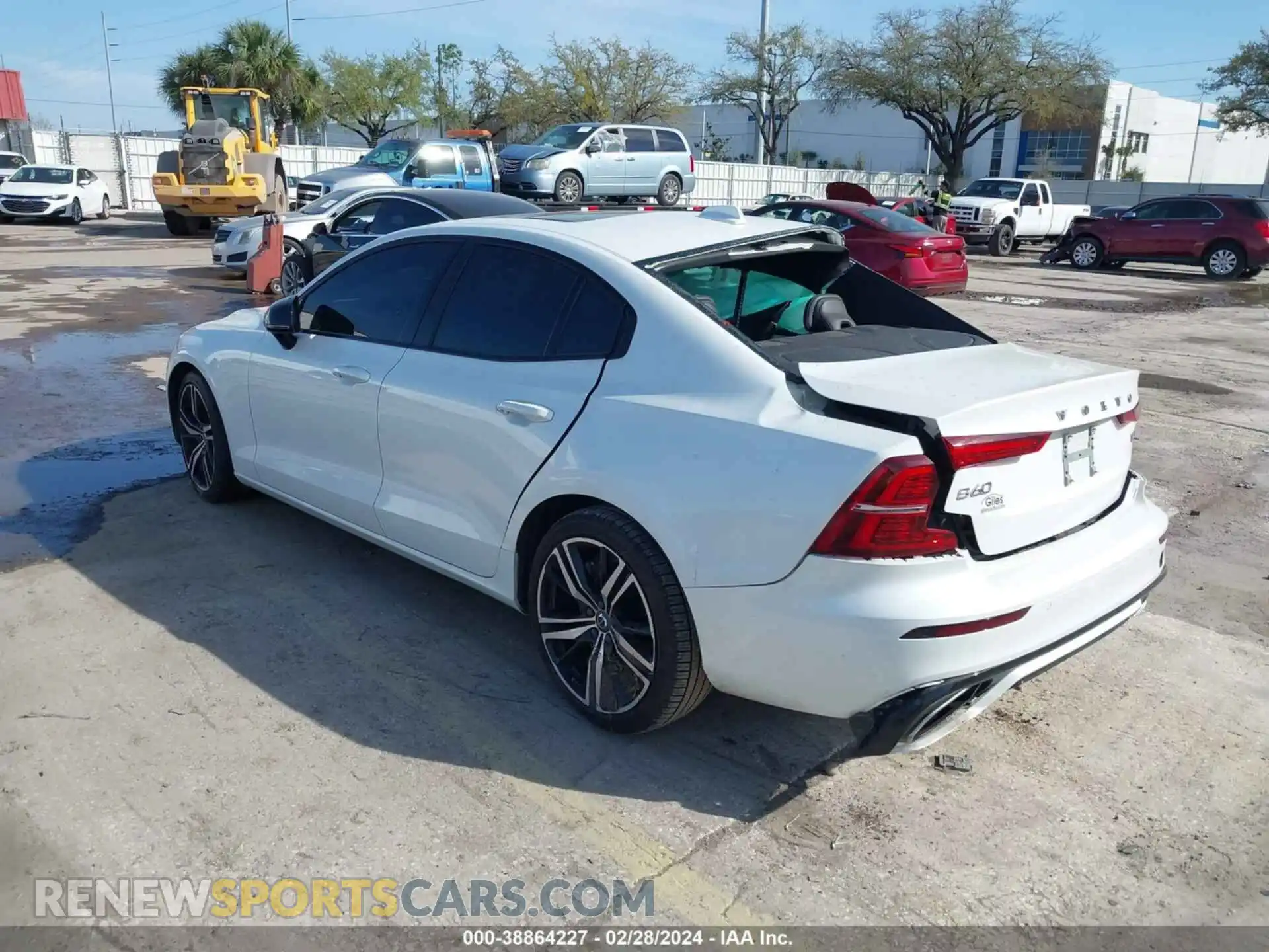 3 Photograph of a damaged car 7JRA22TM3MG092468 VOLVO S60 2021