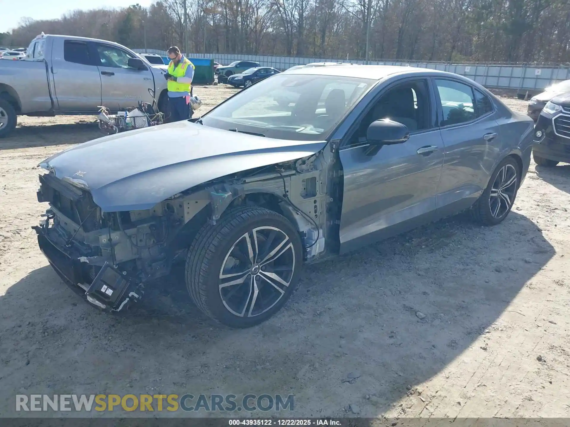 2 Photograph of a damaged car 7JRA22TM8MG082065 VOLVO S60 2021