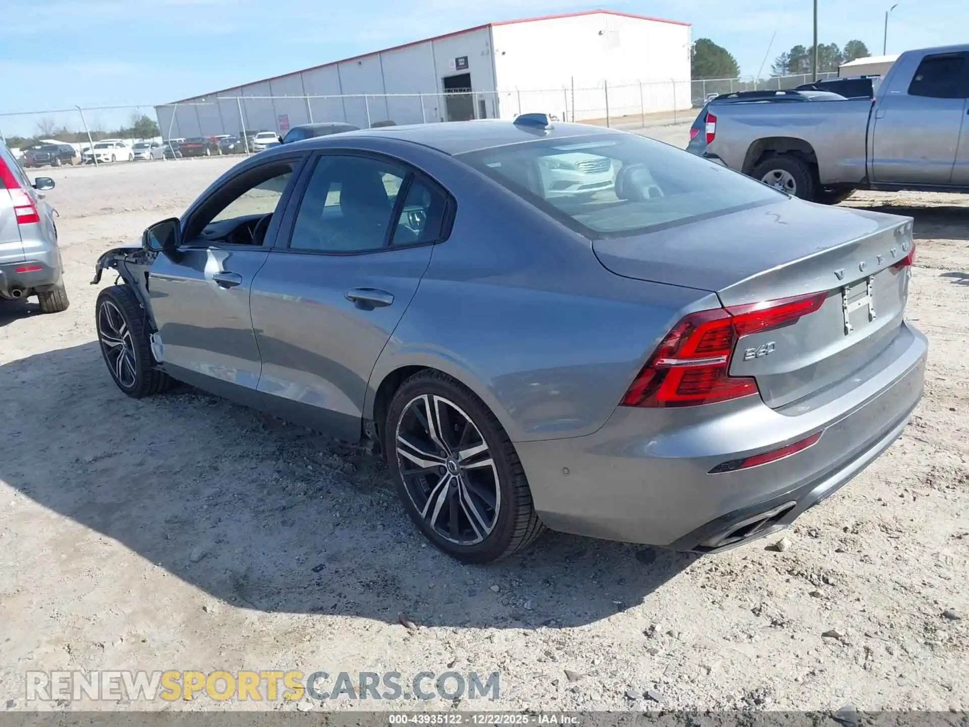 3 Photograph of a damaged car 7JRA22TM8MG082065 VOLVO S60 2021