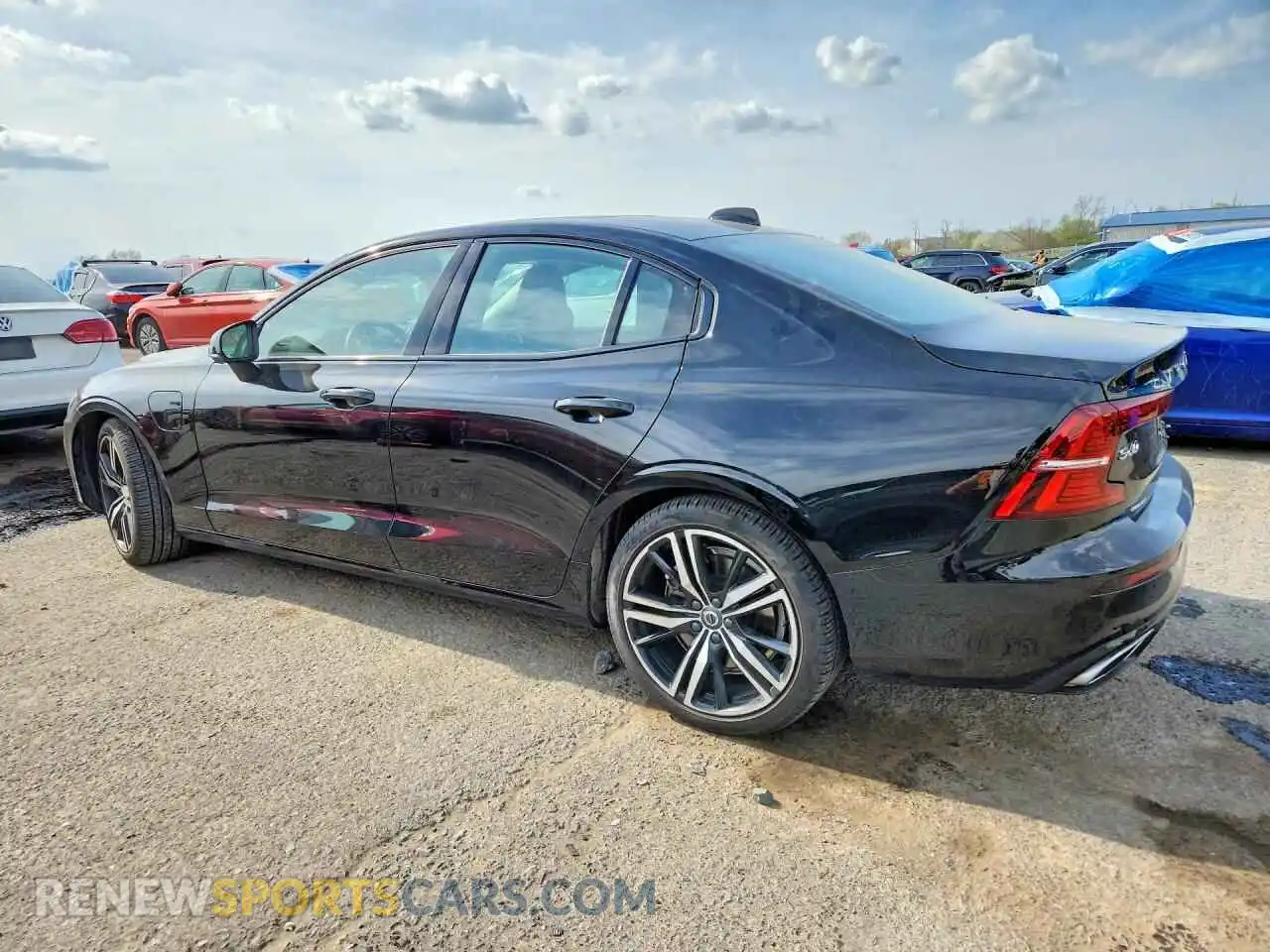 2 fotografías del automóvil dañado 7JRBR0FZ0NG177409 VOLVO S60 2022