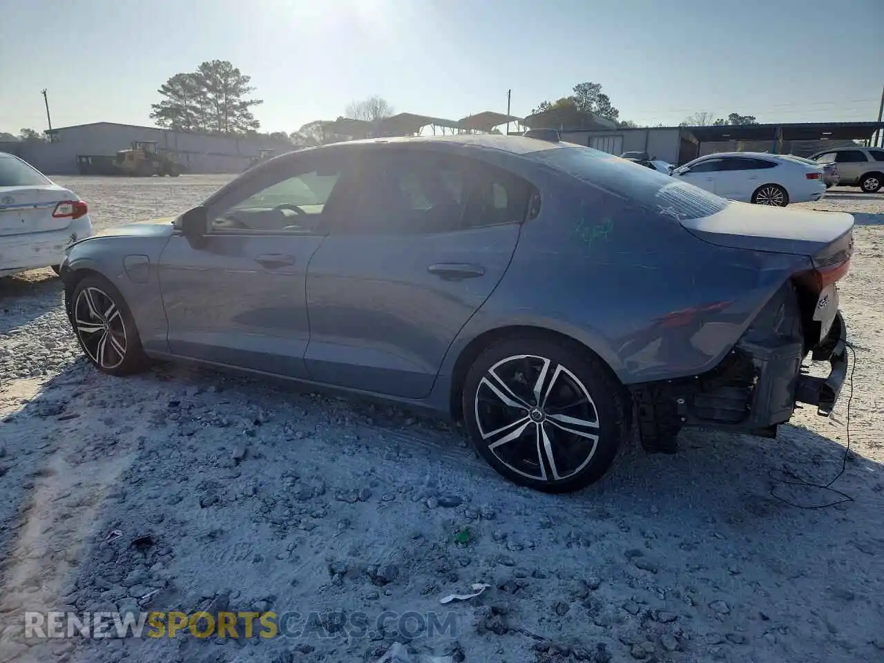 2 fotografías del automóvil dañado 7JRBR0FZ9NG162875 VOLVO S60 2022