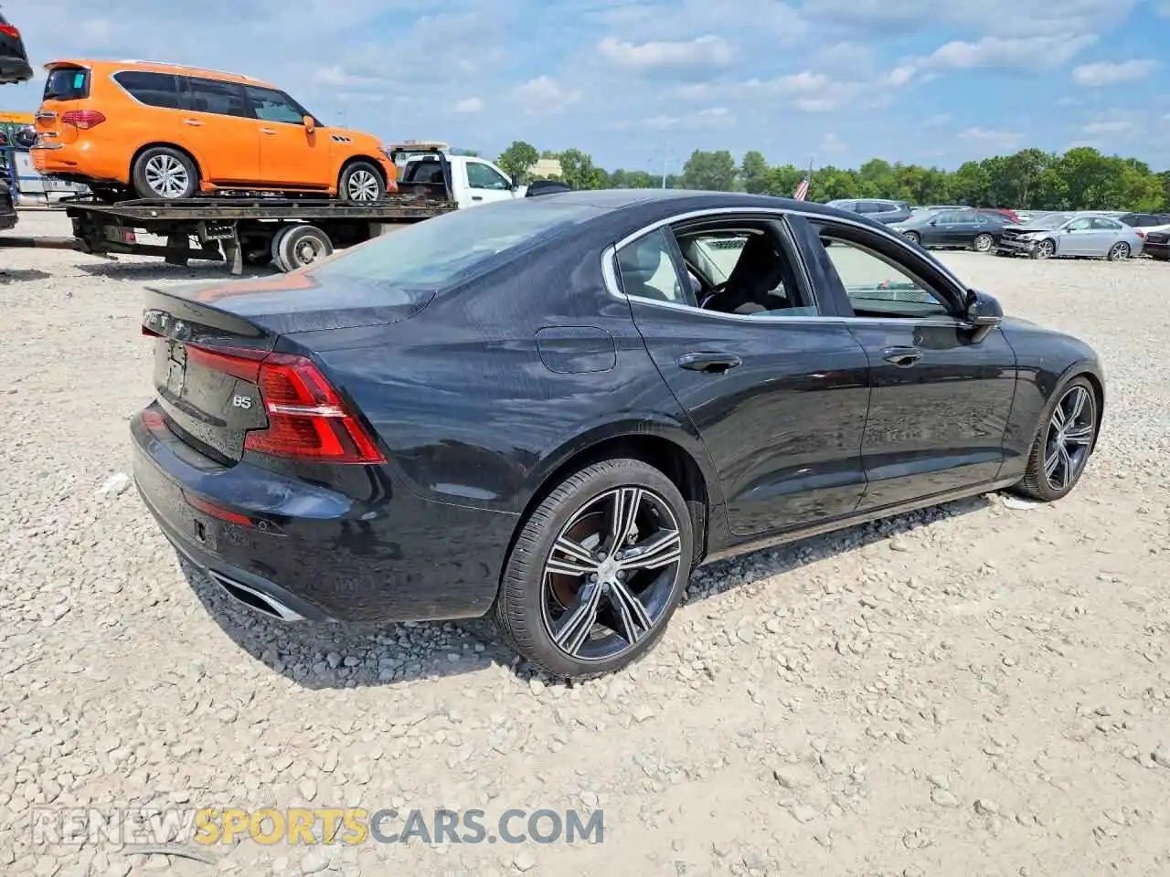 3 Photograph of a damaged car 7JRL12FLXNG155680 VOLVO S60 2022