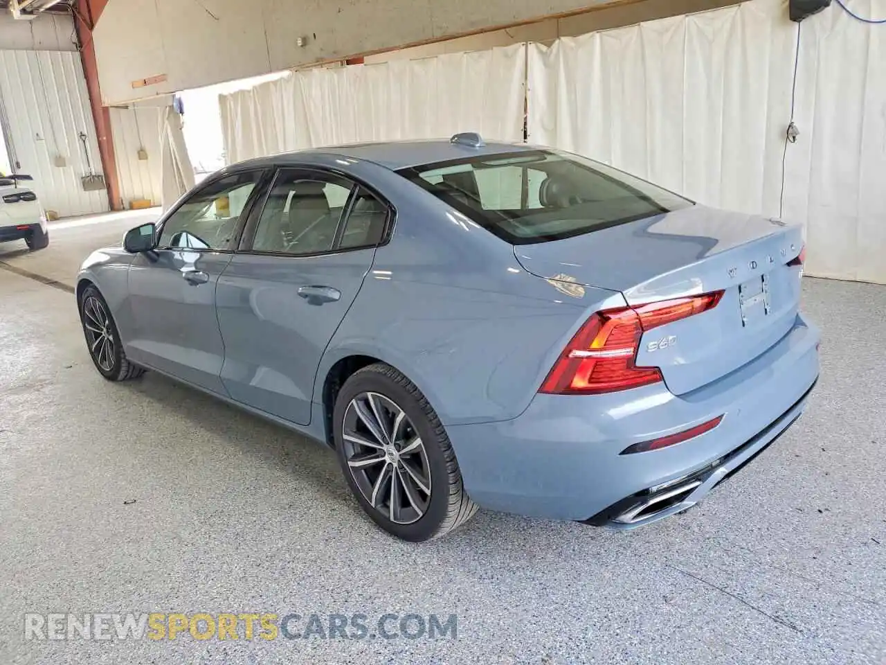 2 Photograph of a damaged car 7JRL12FZ0NG189079 VOLVO S60 2022