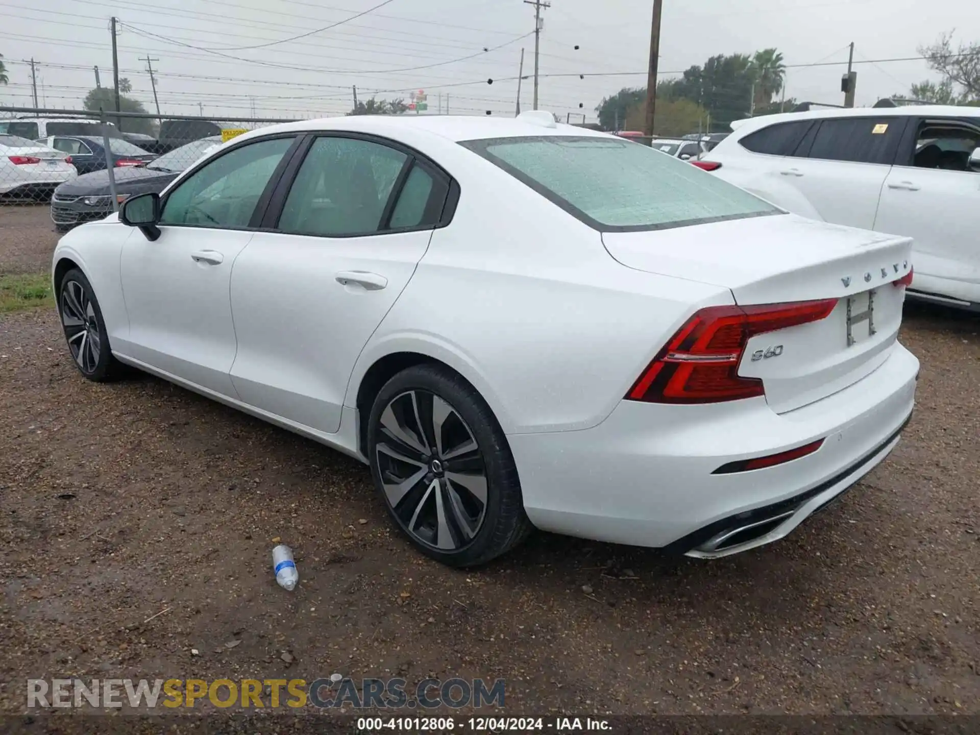 3 Photograph of a damaged car 7JRL12FZ1NG160853 VOLVO S60 2022