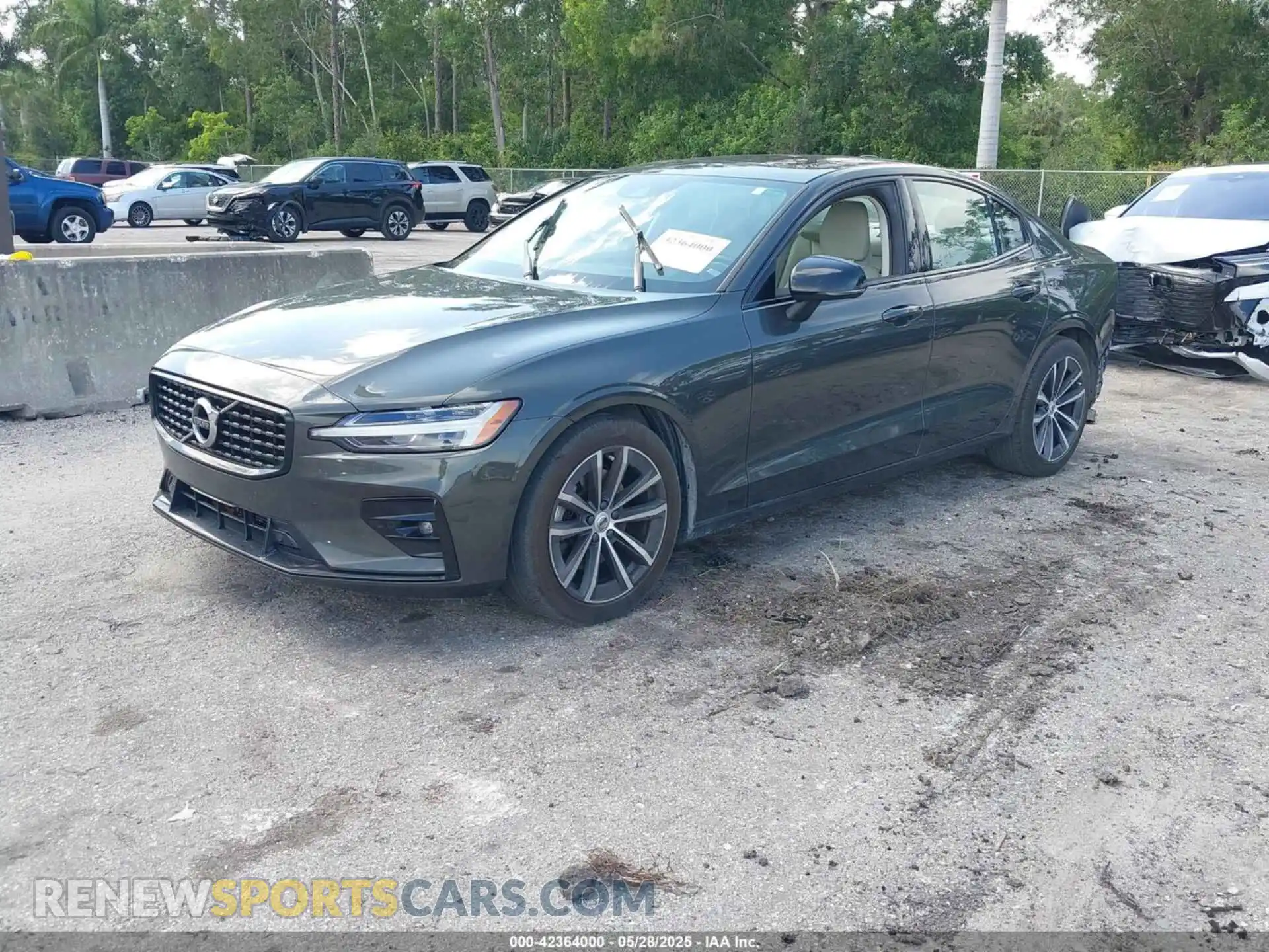 2 Photograph of a damaged car 7JRL12FZ1NG162991 VOLVO S60 2022