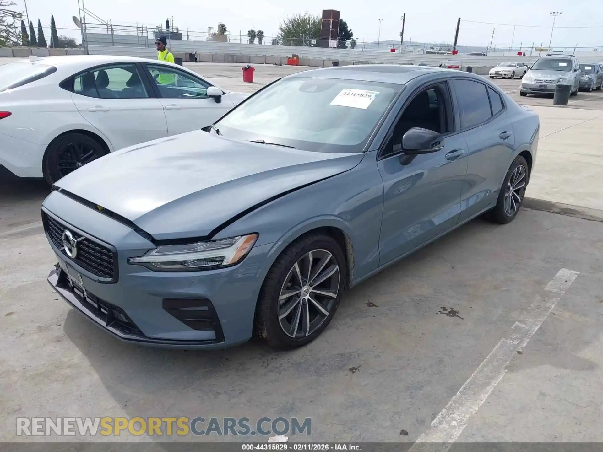 2 Photograph of a damaged car 7JRL12FZ1NG192086 VOLVO S60 2022