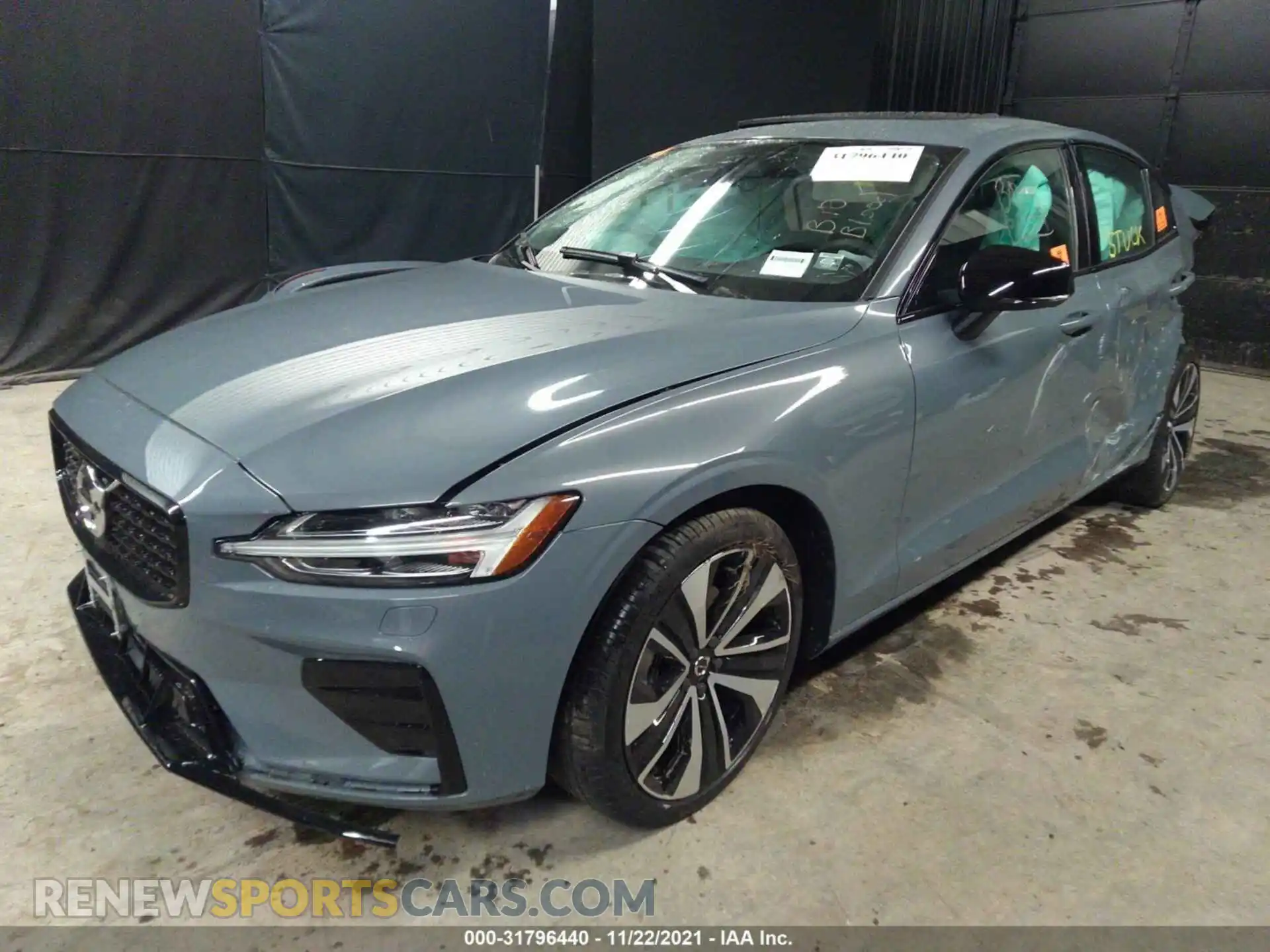2 Photograph of a damaged car 7JRL12FZ2NG161204 VOLVO S60 2022