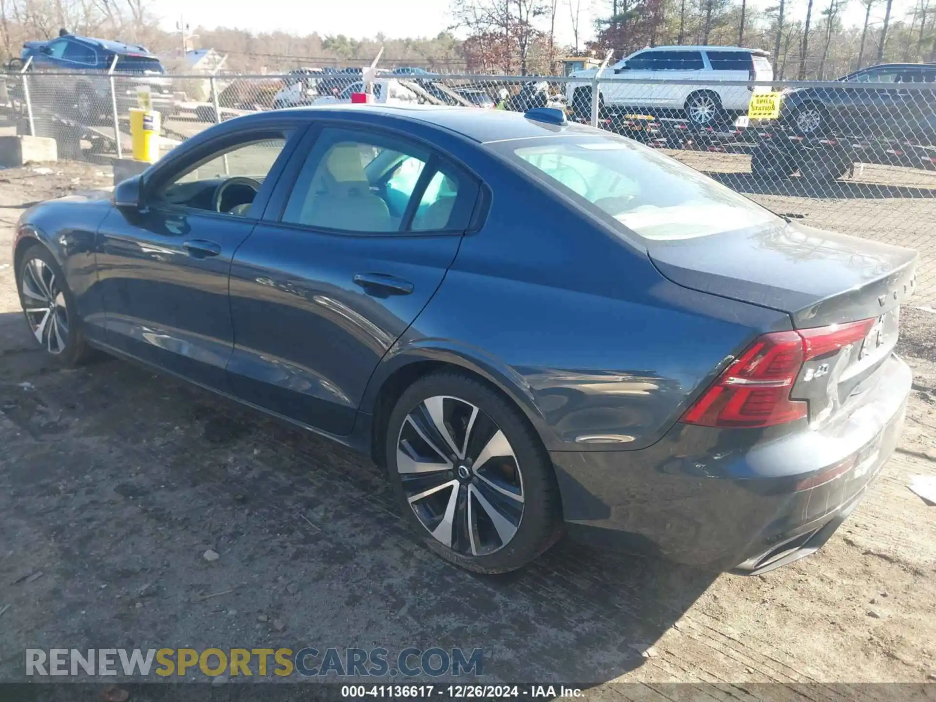 3 Photograph of a damaged car 7JRL12FZ4NG162452 VOLVO S60 2022