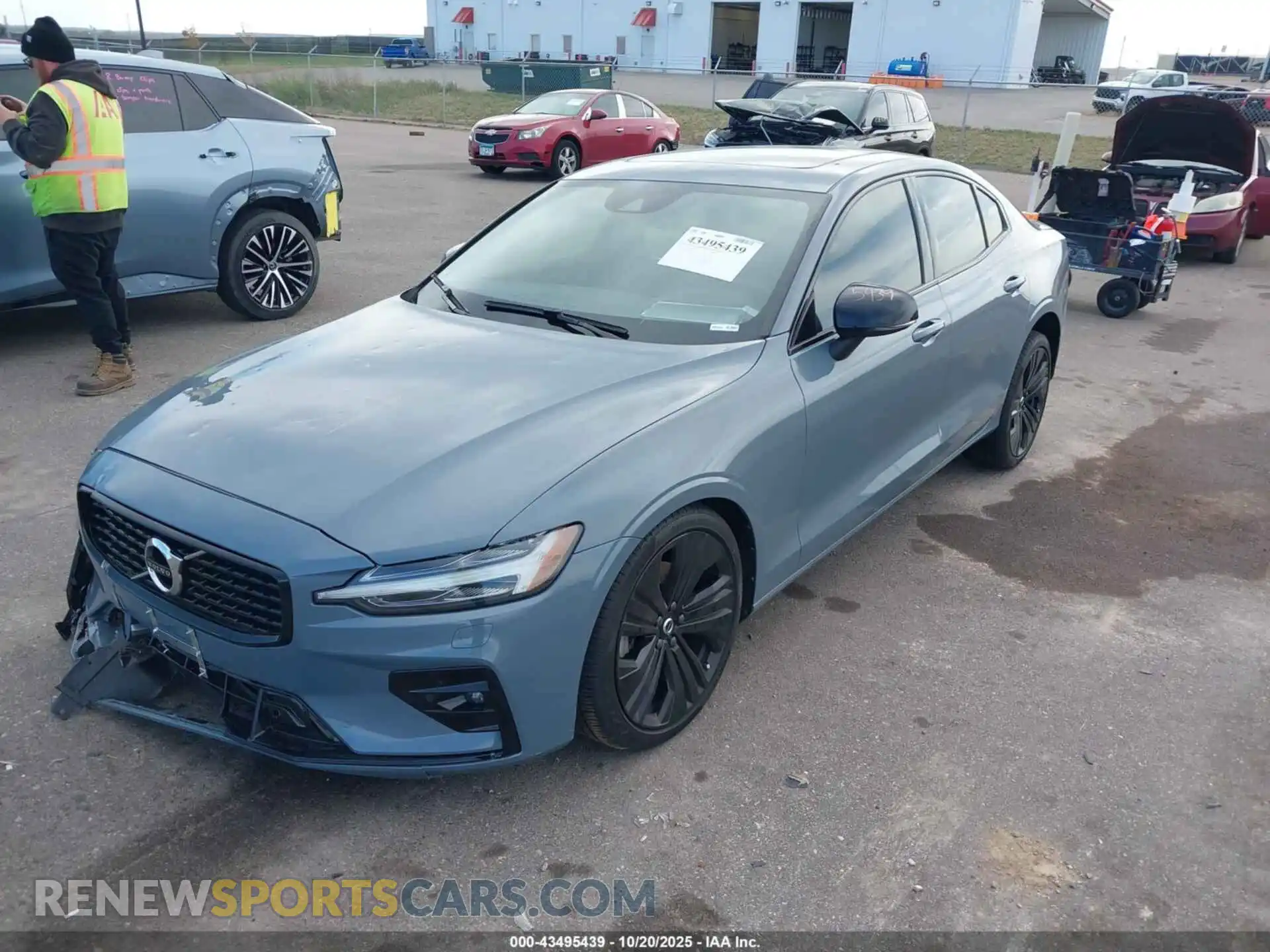 2 Photograph of a damaged car 7JRL12FZXNG163041 VOLVO S60 2022