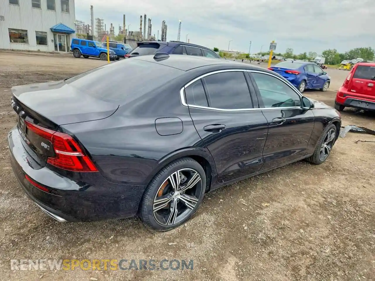 3 Photograph of a damaged car 7JRL12TL2NG186927 VOLVO S60 2022