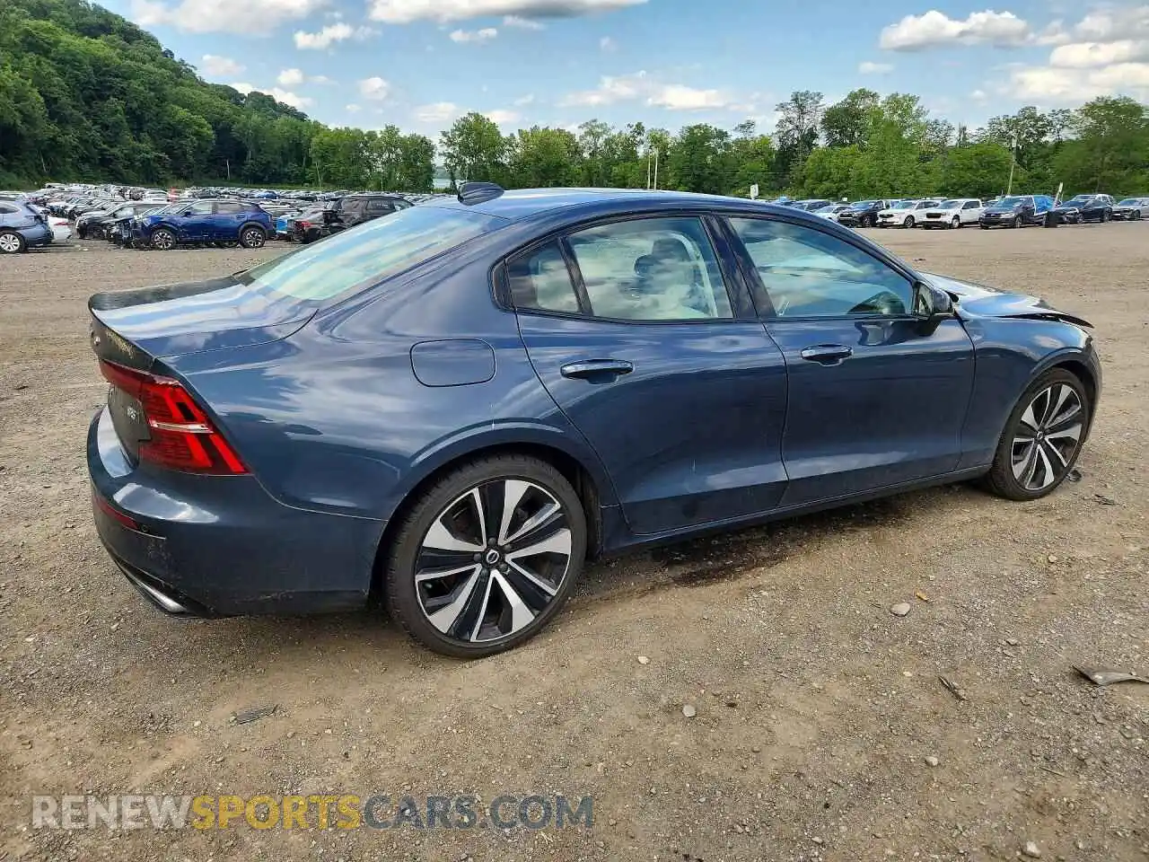 3 Photograph of a damaged car 7JRL12TZ6NG160772 VOLVO S60 2022