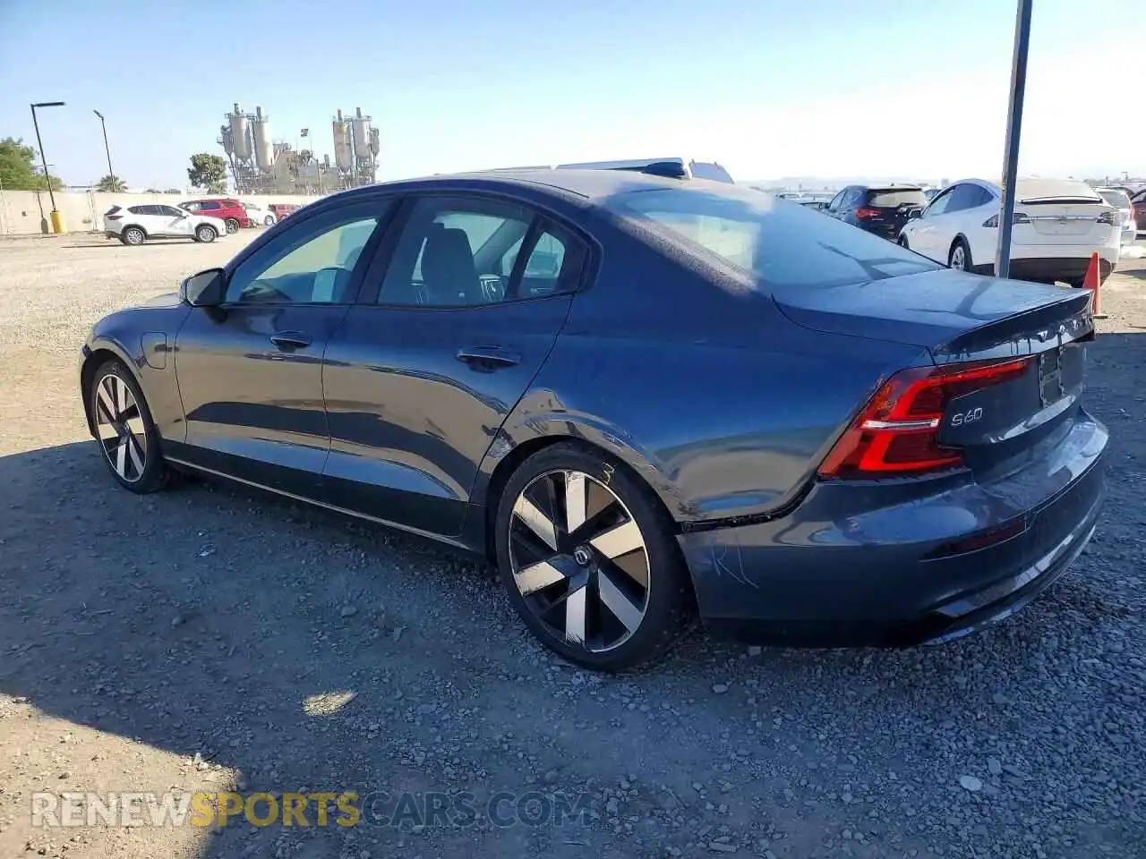 2 fotografías del automóvil dañado 7JRH60FK0RG312447 VOLVO S60 2024