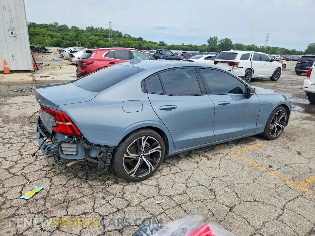 3 fotografías del automóvil dañado 7JRL12FK3RG321390 VOLVO S60 2024