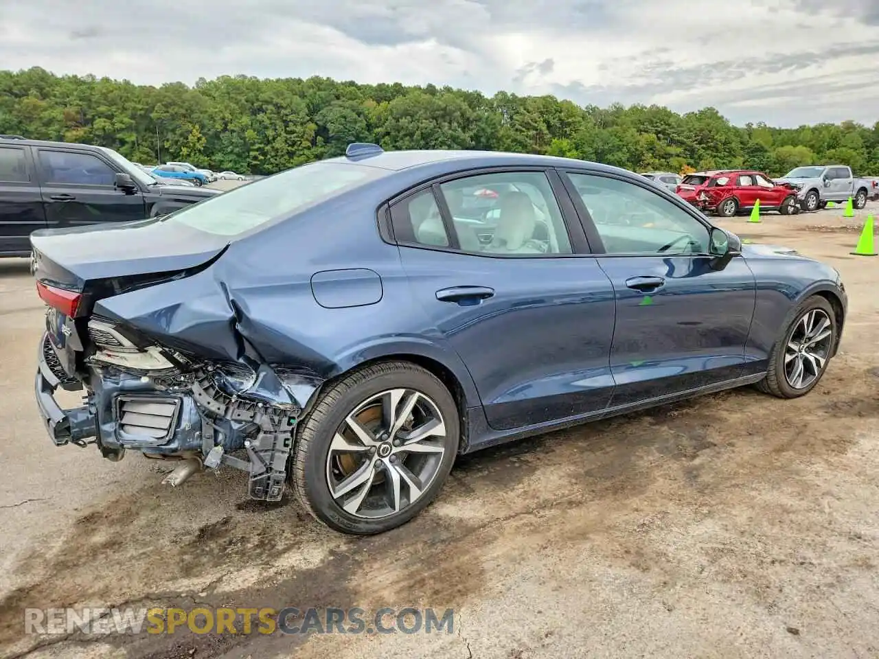 3 fotografías del automóvil dañado 7JRL12FK4RG294944 VOLVO S60 2024