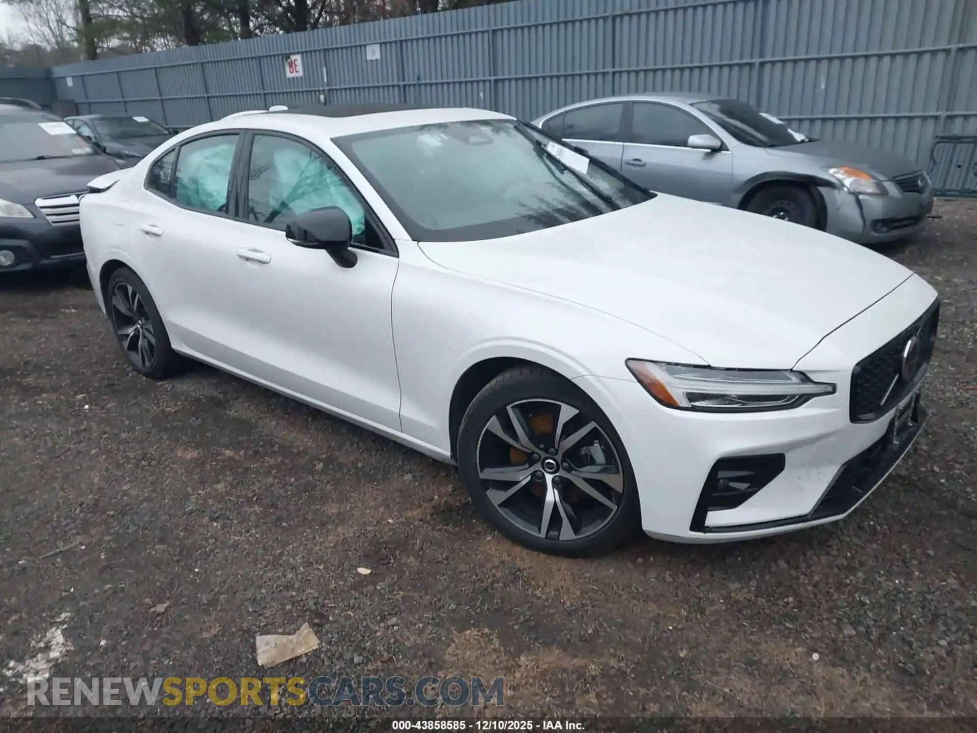 1 Photograph of a damaged car 7JRL12FK6RG323909 VOLVO S60 2024