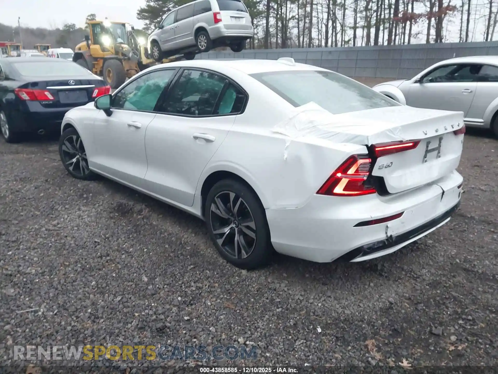 3 Photograph of a damaged car 7JRL12FK6RG323909 VOLVO S60 2024