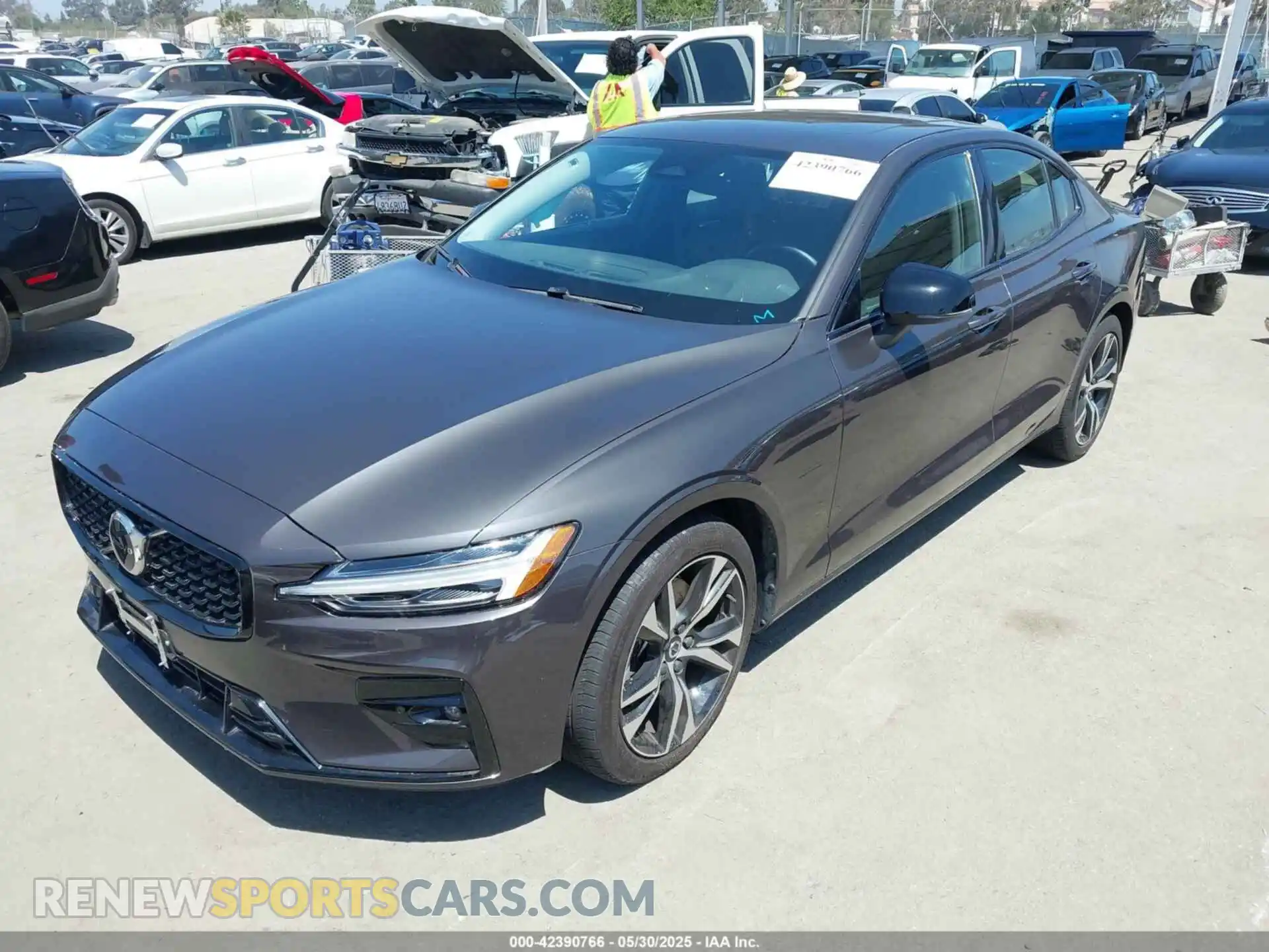2 Photograph of a damaged car 7JRL12FKXRG296326 VOLVO S60 2024