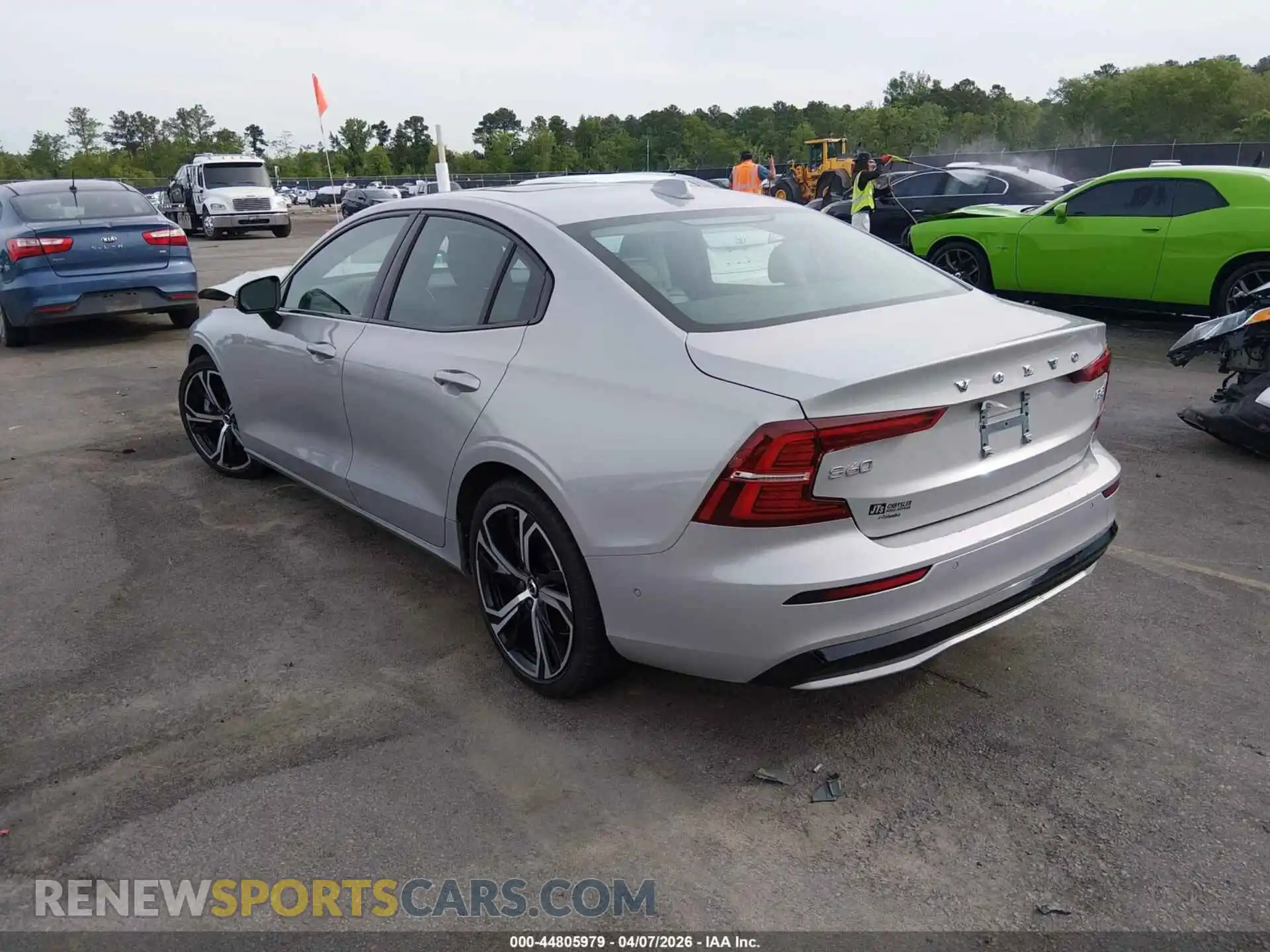 3 fotografías del automóvil dañado 7JRL12FL1RG306735 VOLVO S60 2024