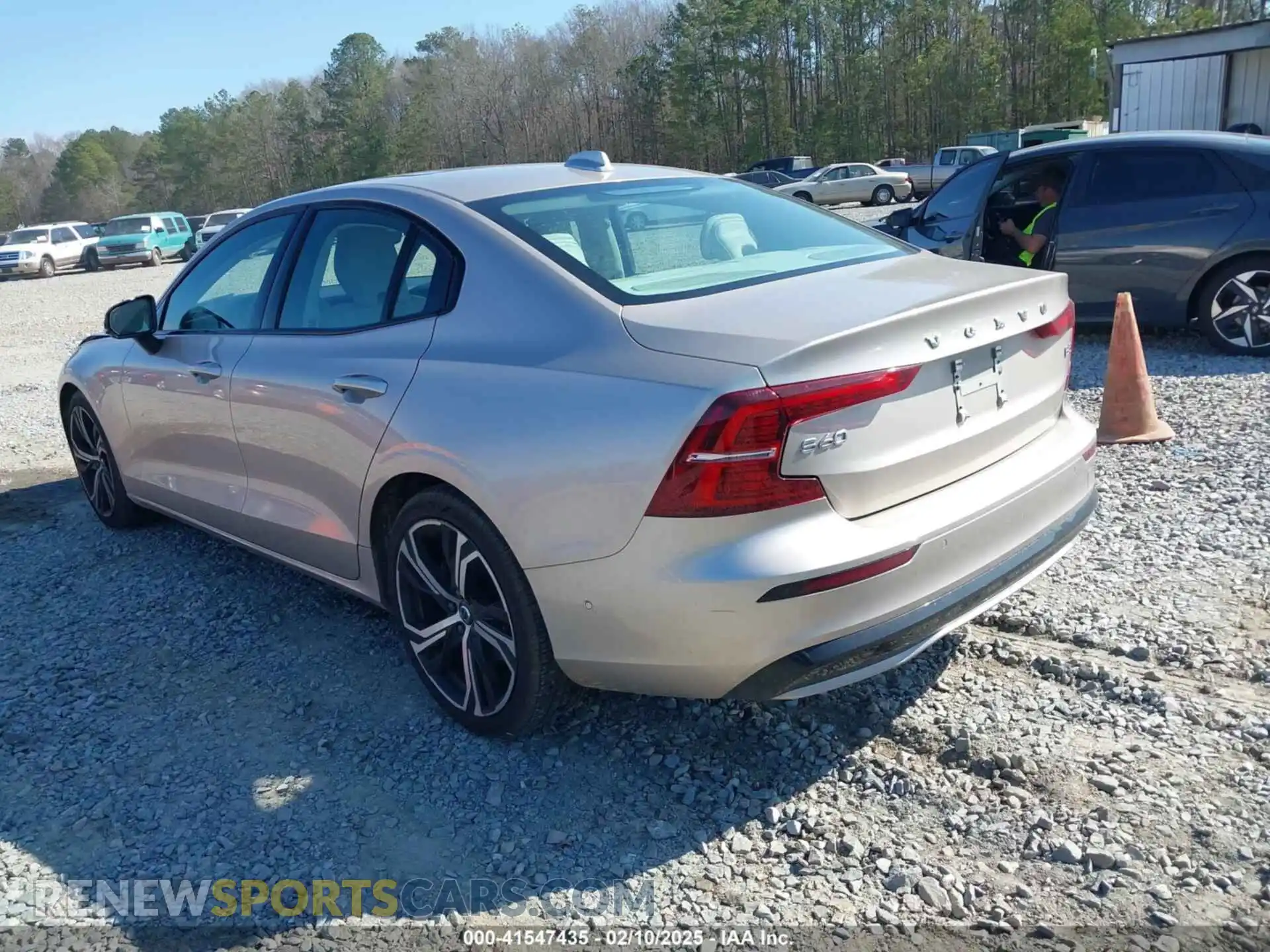 3 Photograph of a damaged car 7JRL12FL3RG280137 VOLVO S60 2024