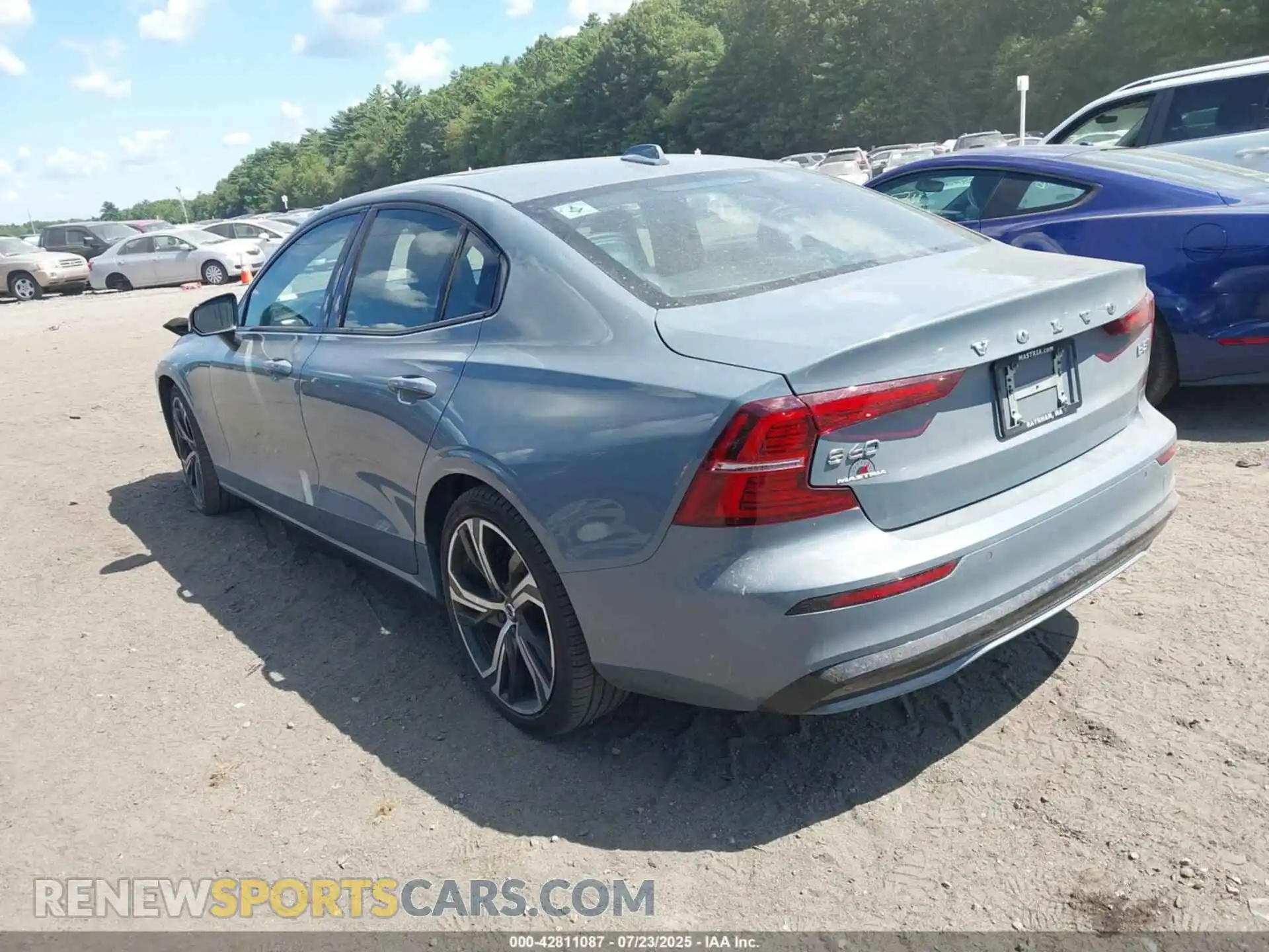 3 Photograph of a damaged car 7JRL12TK5RG319757 VOLVO S60 2024
