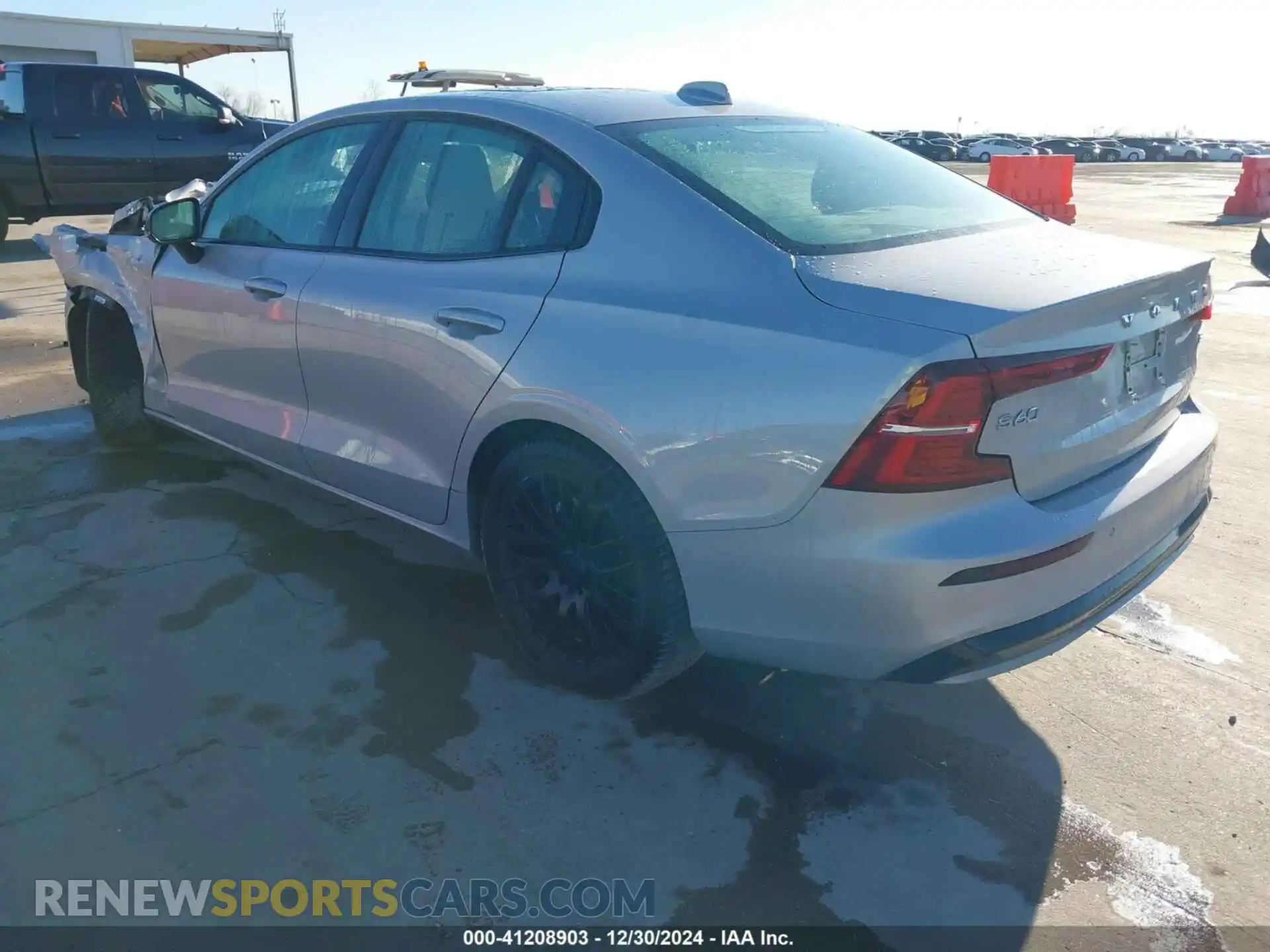 3 Photograph of a damaged car 7JRL12TKXRG296332 VOLVO S60 2024