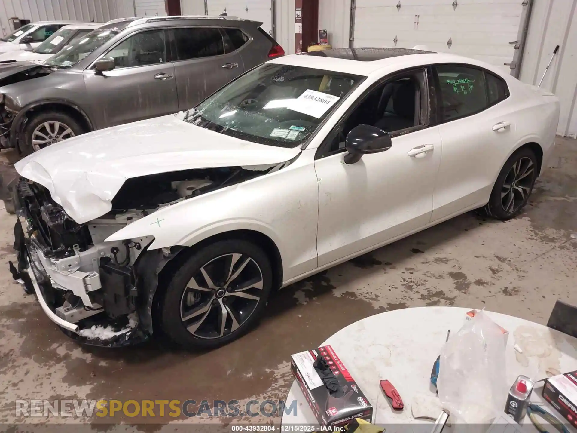 2 Photograph of a damaged car 7JRL12TKXRG297108 VOLVO S60 2024
