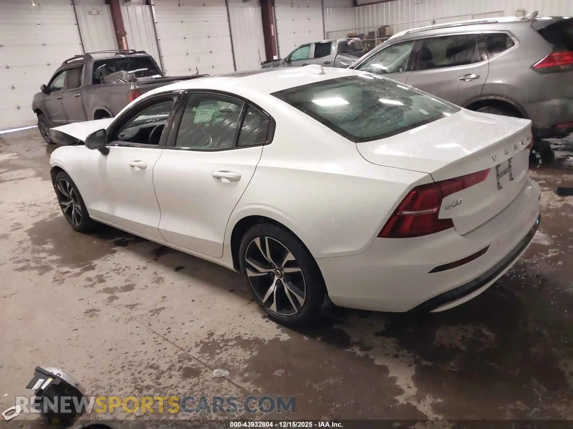 3 Photograph of a damaged car 7JRL12TKXRG297108 VOLVO S60 2024