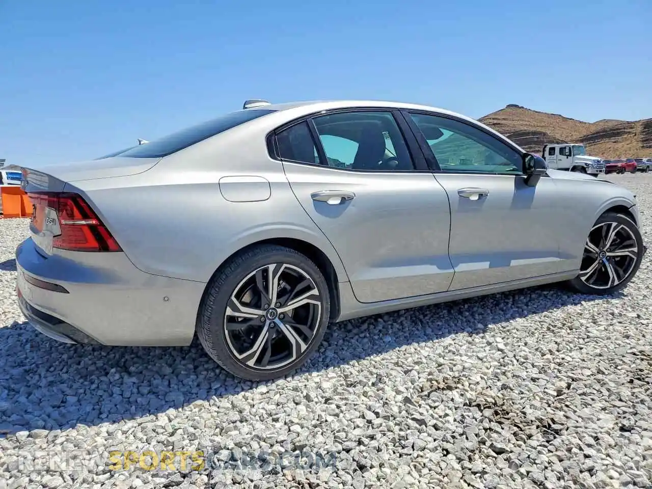 3 fotografías del automóvil dañado 7JRL12TL2RG280781 VOLVO S60 2024