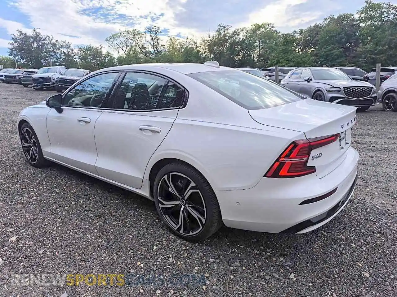2 Фотография поврежденного автомобиля 7JRL12TL4RG282645 VOLVO S60 2024
