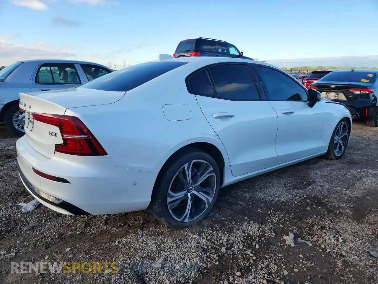 3 Photograph of a damaged car 7JRL12TL4RG304997 VOLVO S60 2024