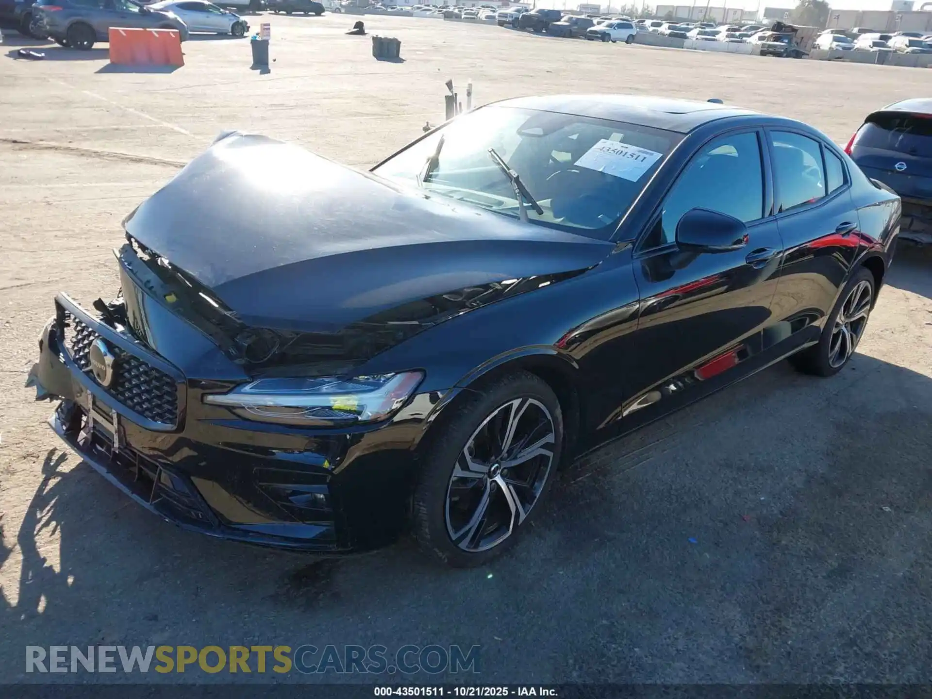 2 Фотография поврежденного автомобиля 7JRL12FC1SG368867 VOLVO S60 2025